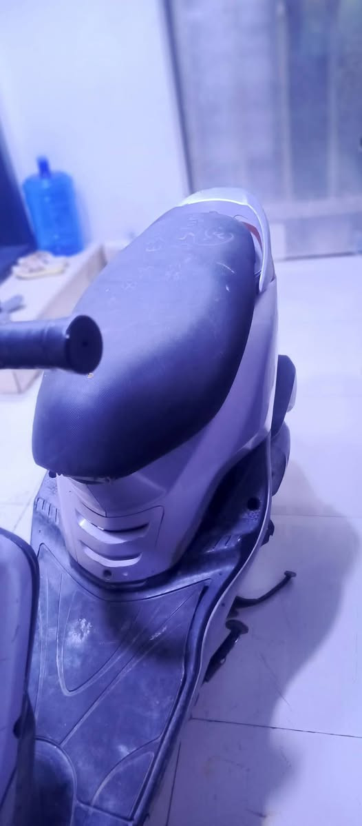 السلام عليكم مرخصت مدير الكروب درجة ابريز نوزل فول ابلادي برغي ممفتوح بيهة فقط اكو كسر بل كفر الامامي خفيف جدا عنوان بغداد البياع الري السعر 450 بيهة مجال بسيط جدا دراجة فول والقران ونازلة رمبة قبل 7 اشهر الرقم *********** اخوكم حيدر اللامي
