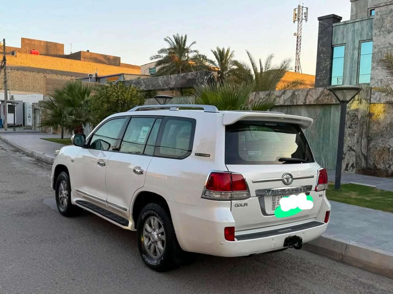 السلام عليكم ***********لاندكروز لسعر 240 موديل 8 شكل 11 ستيني اصل بلادي من دعاميه لدعاميه لسياره مكفوله كفاله عامه من عدا تكحيل جاملغ امامي مكفوله من لضربه ولصبغ ولتبديل مواصفات لسياره فول 1/1 فتحه بلقماره بصمه شاشه وكامرا وحساسات خلفيه بلادي دفدي ثلاجه 7 راكب 3 قطع تبريد لايت زنون مثبت سرعه مكينه 6 سلندر مكينه وكير وحداديه وتبريد وتخم تاير
عل وضع لشركه لسياره مال جناي استخدام نضيفه جدا رقم بغداد مميز 4 ارقام سنويه هزه جديده نكليزي مشروع وطني 
مكان سياره في كربلاء
