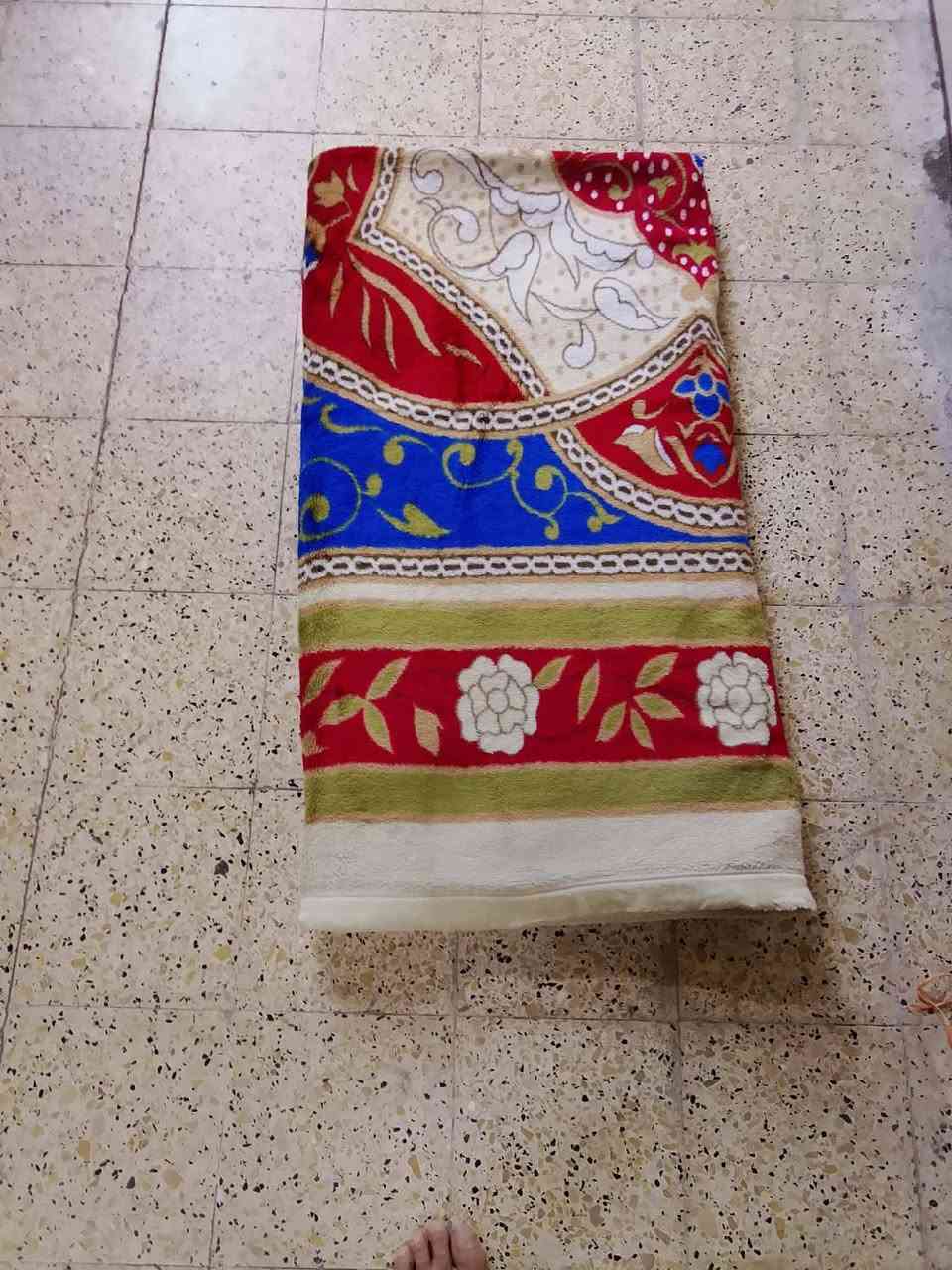 بطانيه وصير فرشه مال تخت السعر 12وبيها مجال شي قليل

