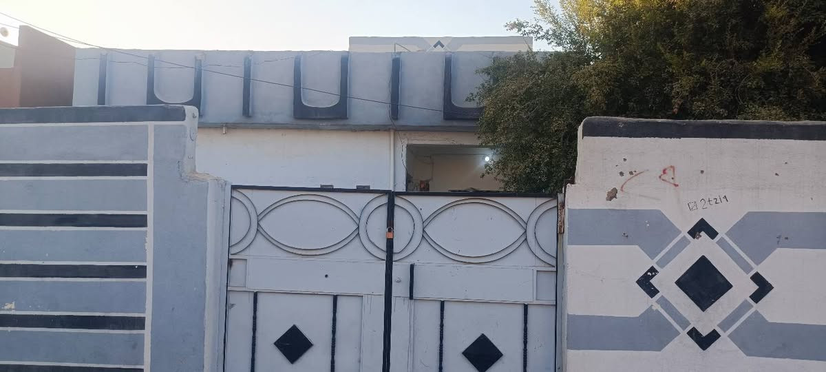 السلام عليكم ورحمة الله وبركاتة بيت للبيع فرع الكوسترات
البيت طابو صرف مساحه 250متر 

شرط التحويل تحويله اقل من سبوع 

ما مطلوب لا مي ولا كهرباء 

البيت جاهز كامل طابقين غرفيتين جوه وغرفتين فوگ 

السعر 65وبي مجال قليل الاستفسار 

***********
***********
