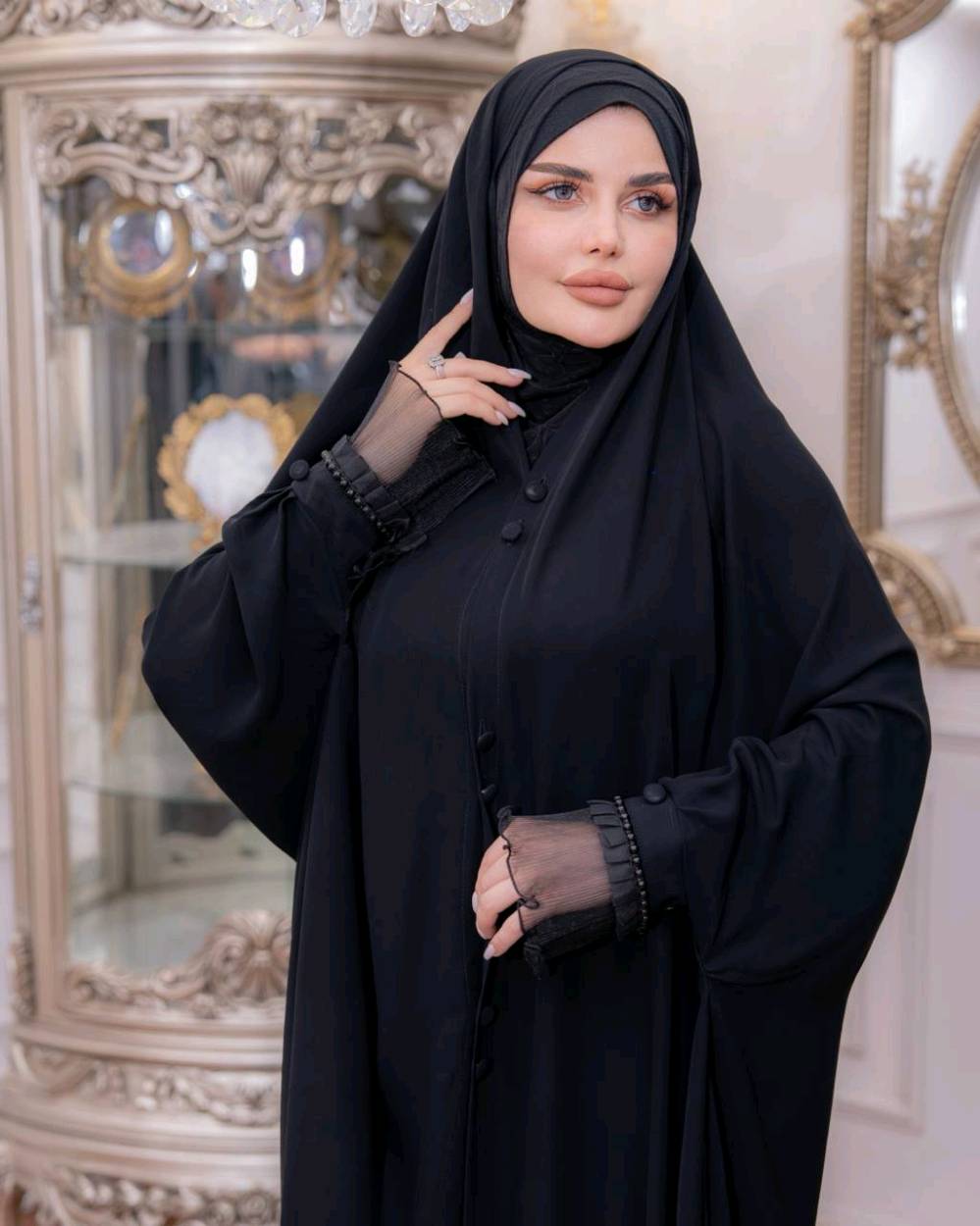 #لأول مرة بالعراق الحمدلله الي كدرنه انصمملكم عبايات بشكل عصري ومميز وشغل يدوي و مزجنا الاناقة مع الاحتشام👌
✨جديدنا وحصري😍
العبائات الراس ماركة الذهبي🥰
← فصال: عباية تڪون فصال جامعي قطعة وحدة من ظهر تڪون فري سايز تناسب ڪافة القياسات حتى القياسات الخاصـة

←أقماشتها : جرجيت سواد جداً فاحم ڪوالتي عالي

متوفر من طول 150 الى طول 170
💸 السعر :- 40 الف فقط ✅