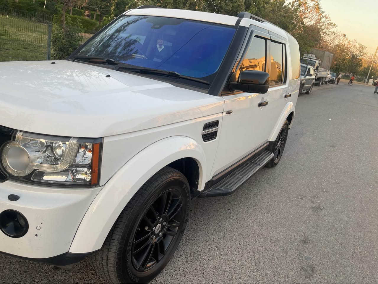 7000 $ Land Rover discovery 4. Tebeenee froshtni bo yakek passporte baritannia habe. Sayaraka be 3ayba. Da3mi nya. Bwayeghi nya. Bo zanyari zyatr, ***********. أربيل, العراق
