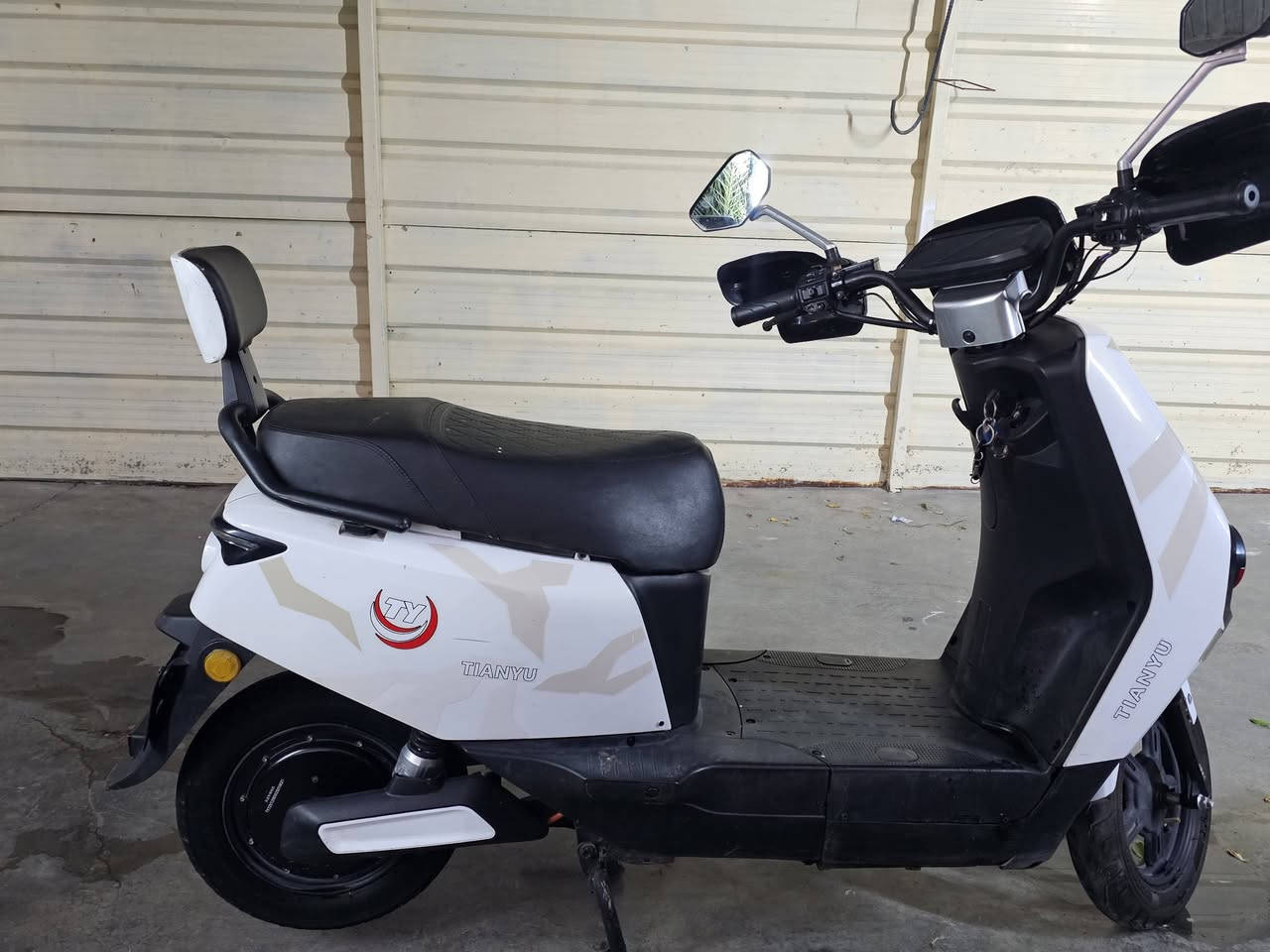 للبيع دراجة كهربائية TY نوع 318 🛵
✨ نظيفة وحالتها ممتازة
✅ تشتغل بصورة طبيعية
✅ إنارة LED أمامية وخلفية
✅ شاشة رقمية
✅ مرايات جانبية
✅ بطارية وكهرباء بحالة جيدة
✅ شكل مرتب وجذاب
📍 المكان: بغداد
💰 السعر: ٥٠٠ ألف دينار عراقي
📞 للتواصل: ***********
