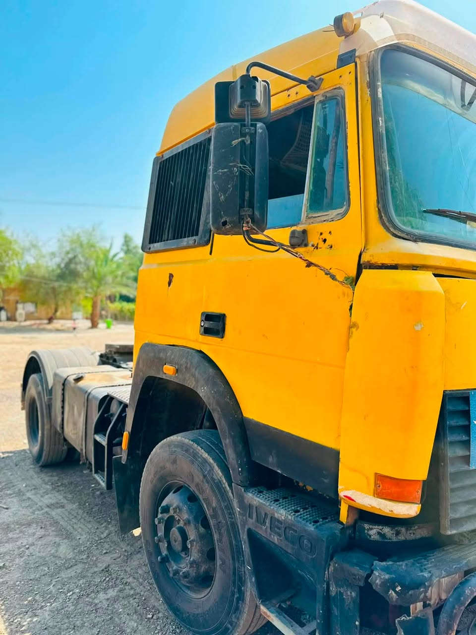 سلام عليكم سياره افيكو للبيع موديل ١٩٩٢ مكينه وكير كفاله سياره نظيفه كلش هواي تحويل مباشر وسعر 60 ورقه وبيه مجال ومكان السياره بغداد والرقم الهاتف ***********
