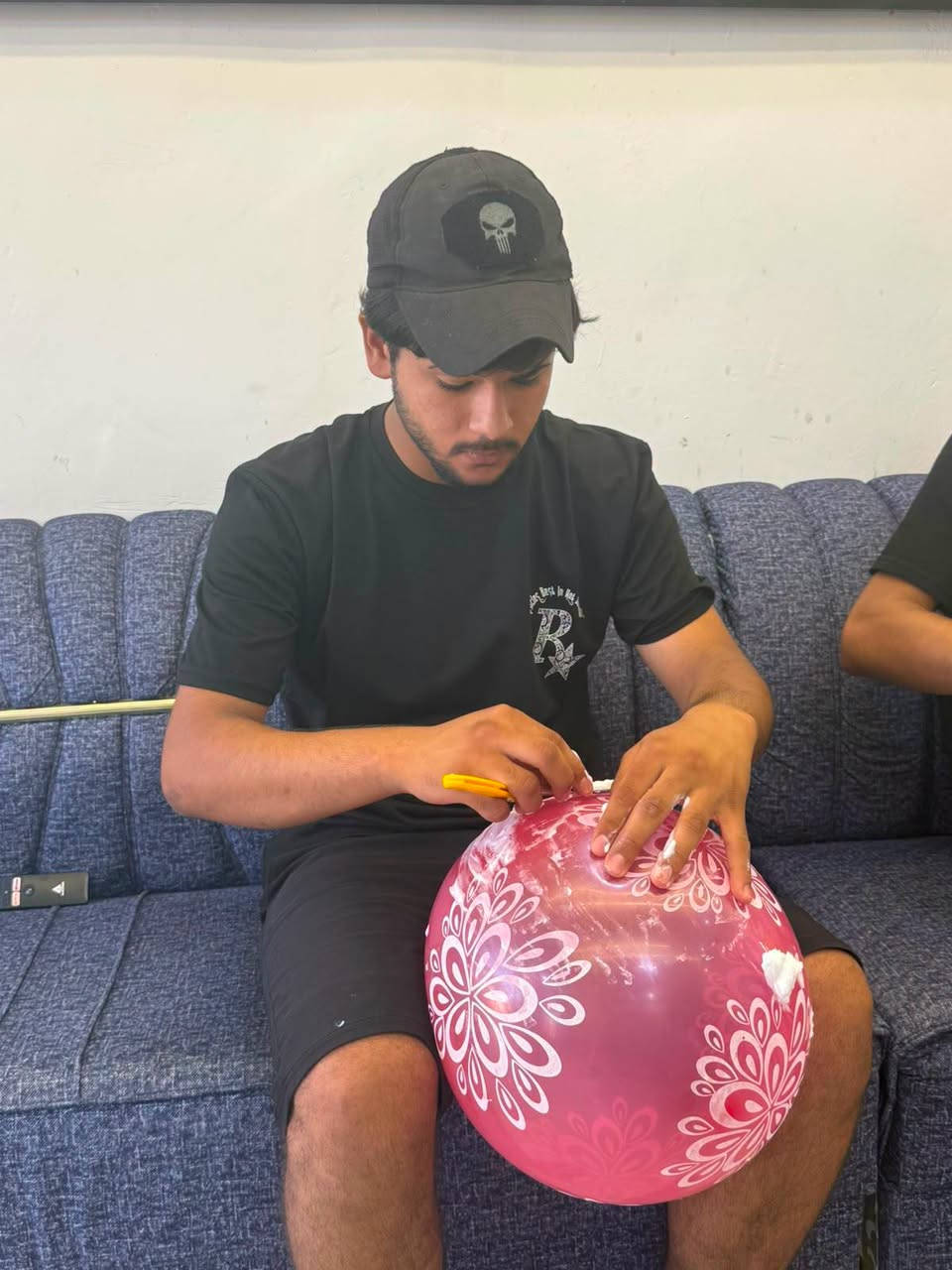 ✂️💈 إعلان دورة حلاقة احترافية 💈✂️
داخل صالون محمد أركان ب 100 
تحب تتعلم الحلاقة وتبني مستقبلك بيدك؟
هاي فرصتك حتى تصير حلاق محترف وبشغل مضمون 👌
📚 محتوى الدورة:
✔️ قصات شعر حديثة
✔️ تهذيب اللحية باحتراف
✔️ استخدام المكائن والأدوات
✔️ التعامل الصحيح ويا الزبائن
✔️ تدريب عملي داخل الصالون
🕒 مدة الدورة: شهر
وذا ماتعلمت الشهر الثاني مجاني
📜 شهادة إتمام دورة بعد النجاح
💰 سعر مناسب 100
📍 المكان: كركوك – دوميز مقابل المستوصف
📞 للاستفسار: ***********
💈 تعلم مهنة… وابدأ شغلك بثقة

