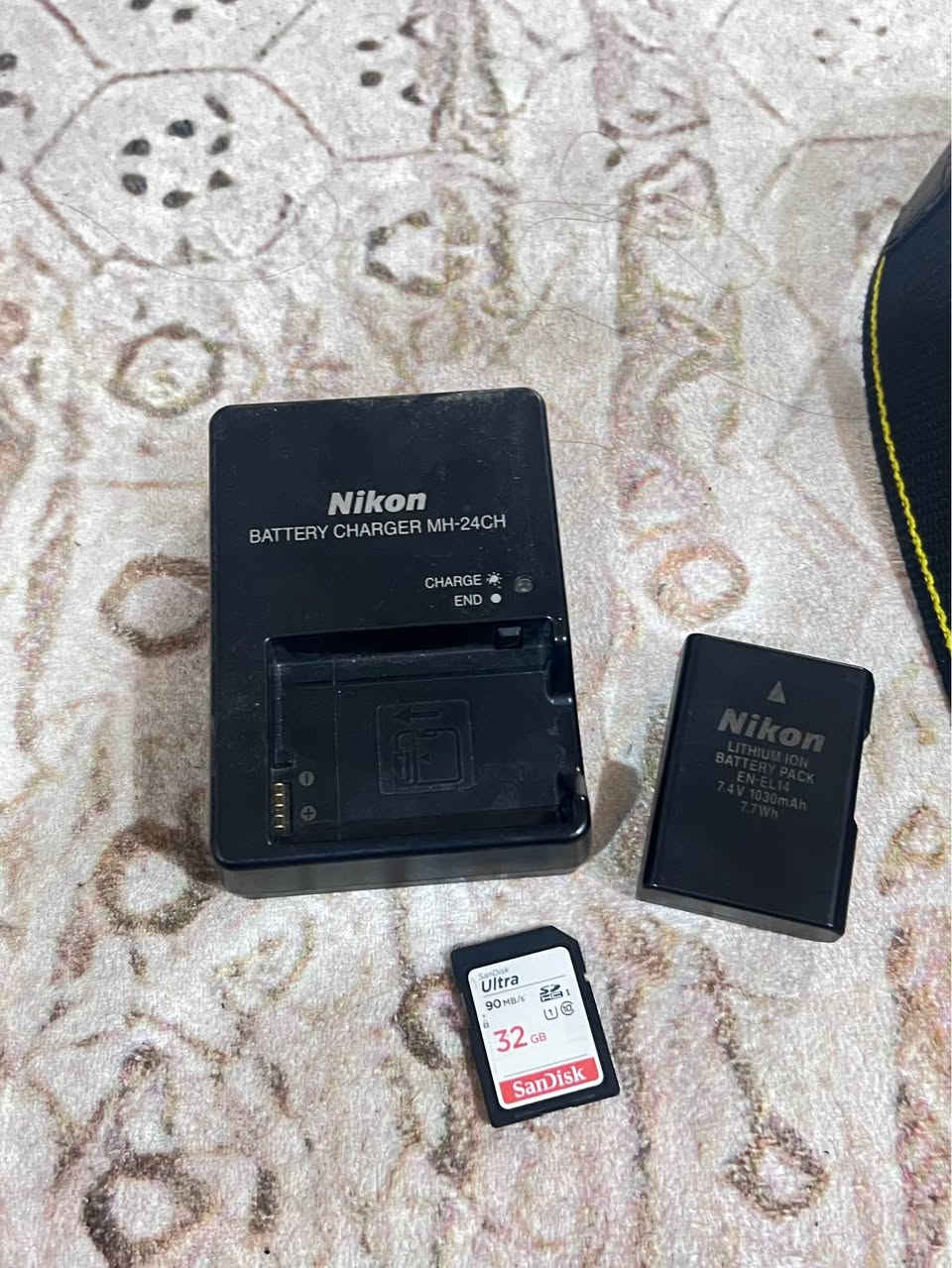 نيكون D3200 • بطاريتين • شغالة ١٠٠٪