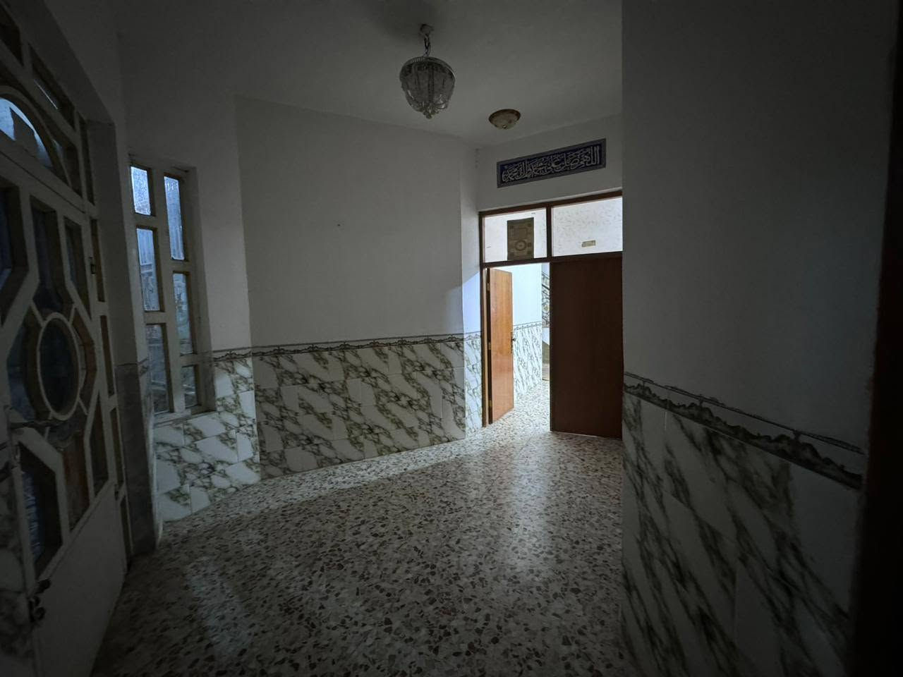 دار سكن للبيع تتكون من ٣غرف نوم٤×٦ واستقبال ٨×٤ وصاله ٦×٦ حمام عدد٢ مطبخ ٥×٤ مساحة البناء ٣٠٠م مع قطعه سكن خلف محطة وقود الشحيمية  الوجه على البزل  للإستفسار الاتصال على الرقم *********** او***********
