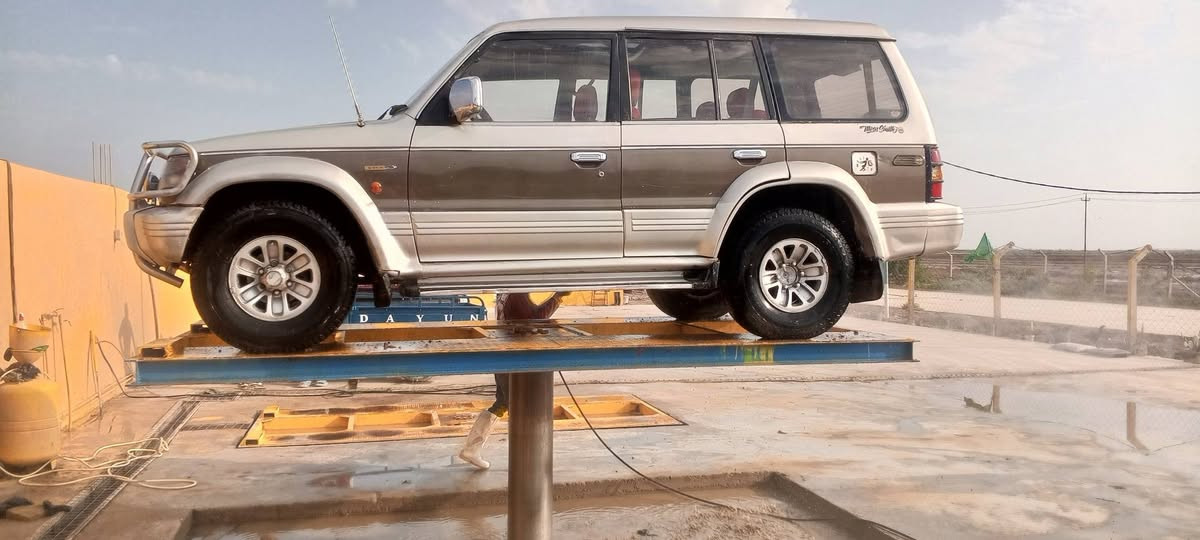 السلام عليكم 
باجيرو 91 رقم واسط بأسمي تحويل ثاني يوم 
رقم الهاتف ***********
السعر 47 وبيها مجال
