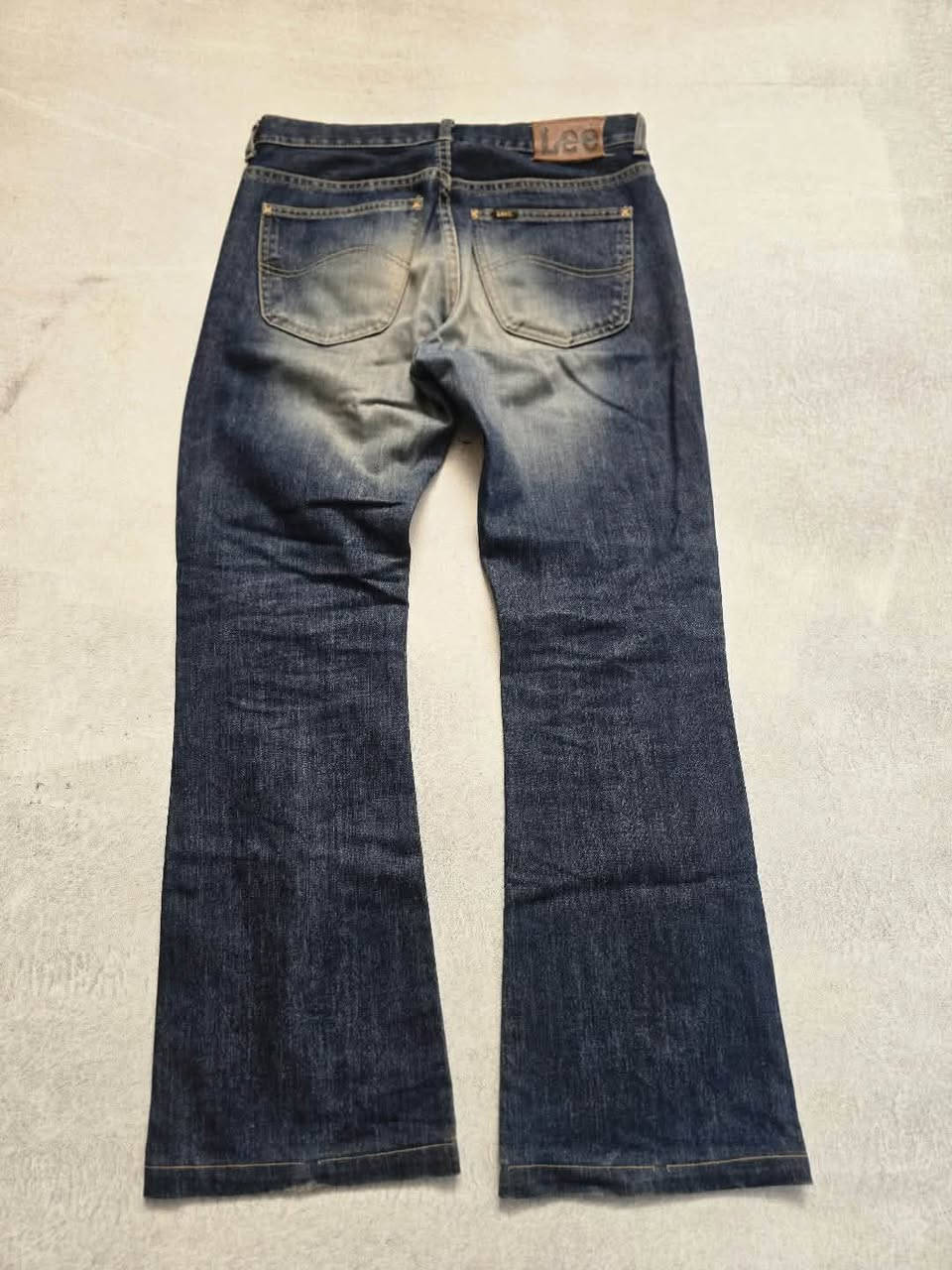 بنطلون جينز لي| vintage Lee Jeans
النظافة 100% 
القياس 32 
السعر 30 الف 
للحجز خاص او عبر الواتس اب ***********
