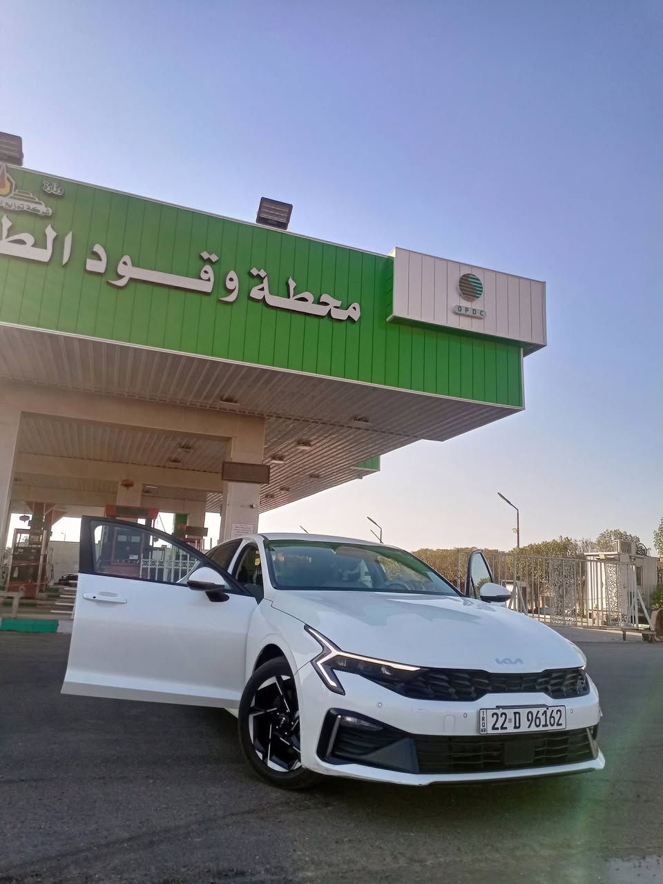 سلام عليكم سيارهk5 خليجي جديده
‏ 1.مديل 2024
‏2.محرك 2500 تنفس طبيعي
‏3.تشغيل عن بعد 
‏4.كشنات جلد . مدوشمه بالكامل جلد
‏5.رادار امامي خلفي 
‏6.كاميرا 
‏7.كشن كهرباء 
‏8.تبريد شاشة الكتروني 
‏9.تحكم بالتبريد منفصل 
‏10.تبريد قطعتين 
‏11.دخول ذكي 
‏12.بصمه تشغيل 
‏13بصمه ابواب 
‏14.سايد بريك بصمه
‏15.توقف ذاتي 
‏16.كير ٨ سرعات 
‏17.وضعيات قيادة 
‏18.صندوق كهرباء يفتح عند الاقتراب 
‏19.لايت زنون 
‏20.مري شفط 
‏21.شاشة كار بلاي
‏22.وباقي مواصفات معروفه
 #🌹*السياره مغلفه بالكامل ppf بس التغليف ب17ورقه 
السياره ماشيه 33 الف 
سعر السياره 220وبيه مجال (***********)
‏((مكاني بصرة))
