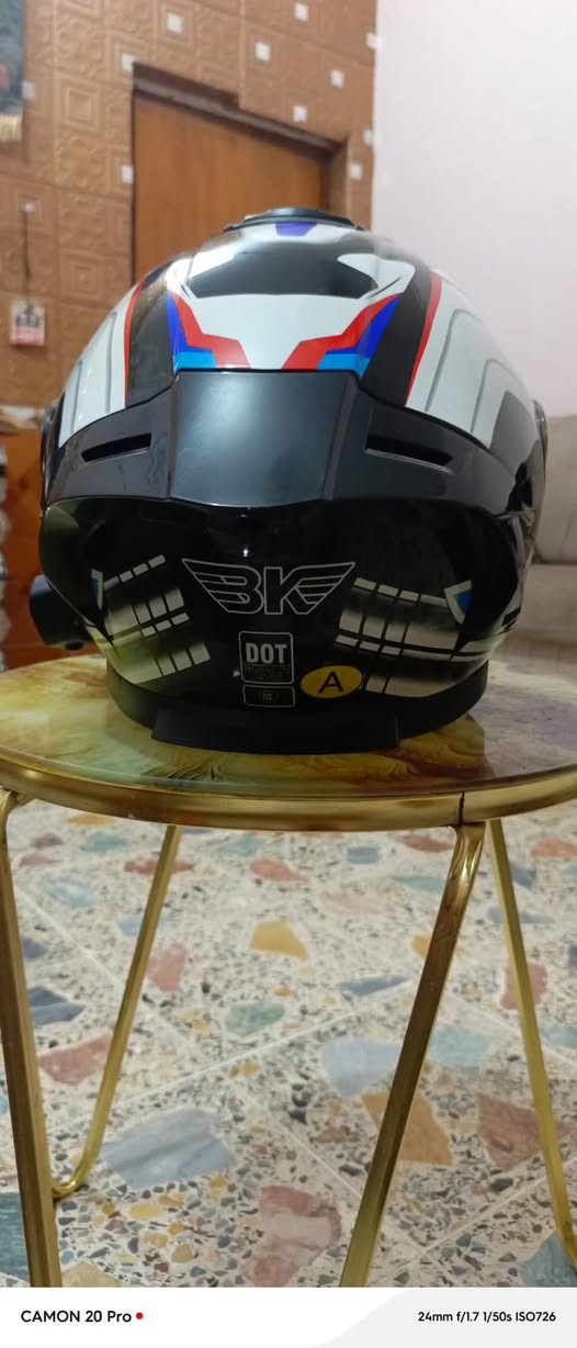 سلام عليكم خوذه ل بيع سعر 70 بيها مجال صالنصه ب 25 مكلف  ‭***********‬
