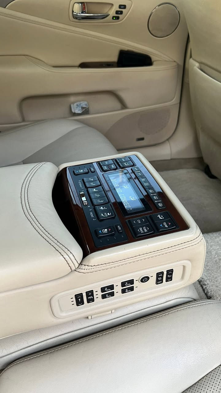 ارخص سعر بالعراق 188 ورقه…
لكزز 2014 فئة Ls450L فول مواصفات خليجي…
ماكو داعي احجيلك عن المواصفات سياره رئاسية…
ضرر السياره بابين تبديل شركة و جملغ صبغ…
بدون دواخل بدون ارباكات بدون شواصي و لغد…
مكفولة من (كير/محرك/تبريد/كهربائيات) محرك 8…
***********
