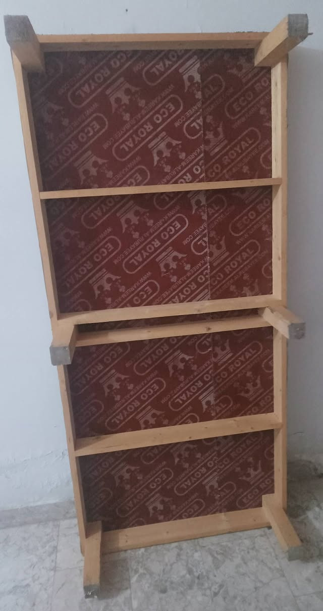 الاستفسار ***********

نص مكتوب في الصور:
- للبيع سرير نفر مستعمل ونظيف راحة وأناقة بسعر مناسب رأس السرير مبطن مع أزرار ديكور الهيكل الخشبي للسرير قماش ناعم ومريح مناسب لغرفة النوم أو الشباب حالة جيدة ونظيف مع القاعدة الخشبية (الهيكل) لون رمادي غامق أنيق توجد معه القاعدة الخشبية واللوح الخلفي اللون: رمادي غامق مقس سرير نفر العنوان: حي تونس للاستفسار والتواصل: *********** السعر: 75 ألف د.ع للجادين فقط .. والمعاينة متاحة