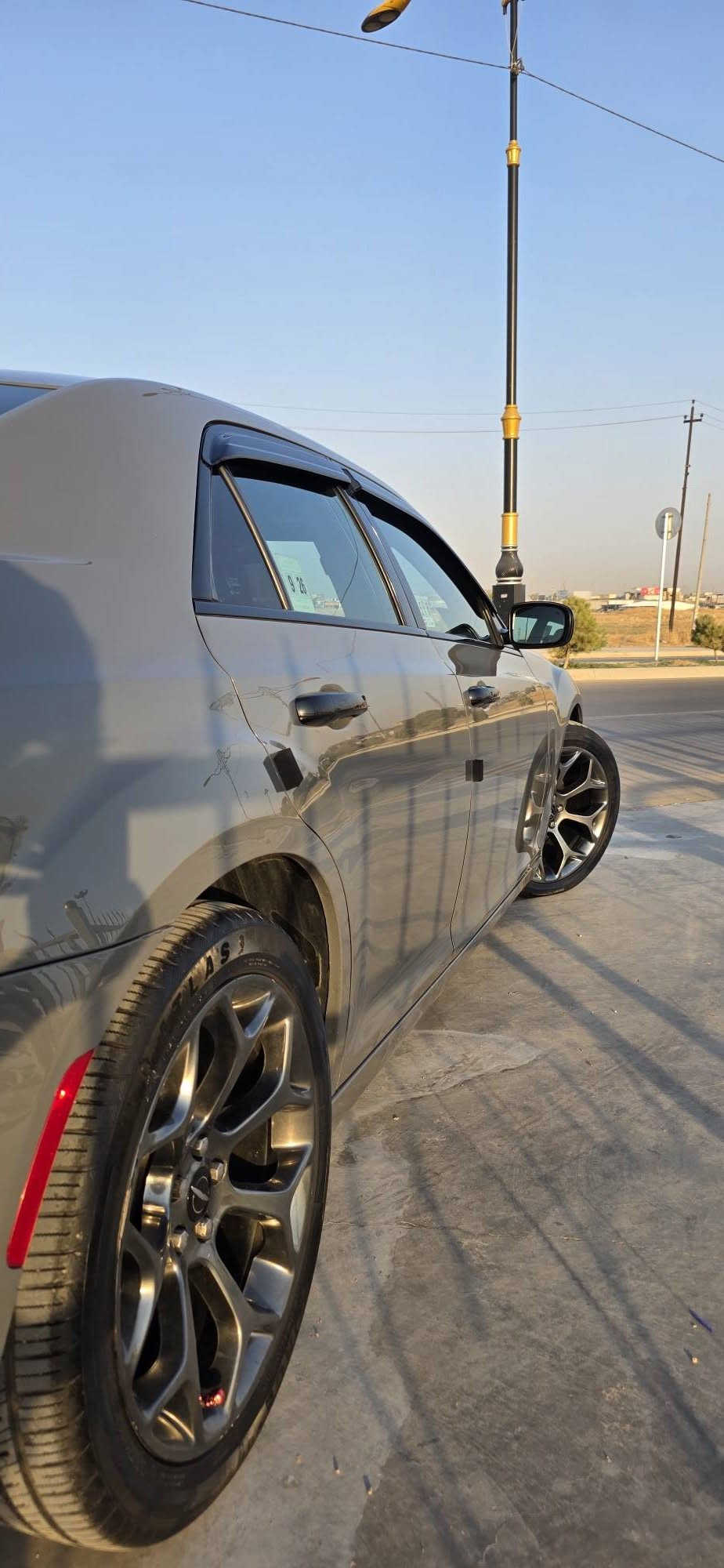 Chrysler S300
سلام عليكم اوباما 2017 للبيع
وارد كندي  سونارها بالمنشور كلير فقط✅️

ماشيه 173mi

مواصفات الS معروفة 
كشنات كهرب + تدفئة كشنات وستيرن ✅️
تشغيل عن بعد✅️
شفتات ستيرن✅️
شاشة جبيره ✅️
كير ماوس 8نمر ✅️
سماعات bose✅️
دمام خلفي ✅️
حساسات خلفيه✅️
وباقي المواصفات مالها معروفة 🤝🏻

سيارة عليها ادامة كامله من دعاميه للدعاميه  يعني مصرف دينار واحد مذب عليها ان ساء اللن
دهونات كلها جديدة ✅️
طخم حدادي جديد✅️
محرك+ كير كفااله شرط الفحص 

سيارة شرط بعد احلى من الصور تجي وتشوف بعينك 

مكاني موصل 
سعر 202 وبيه مجال 
والي تعجبه وماعندا سيارة كدامه بلاش ❤️

***********
***********
