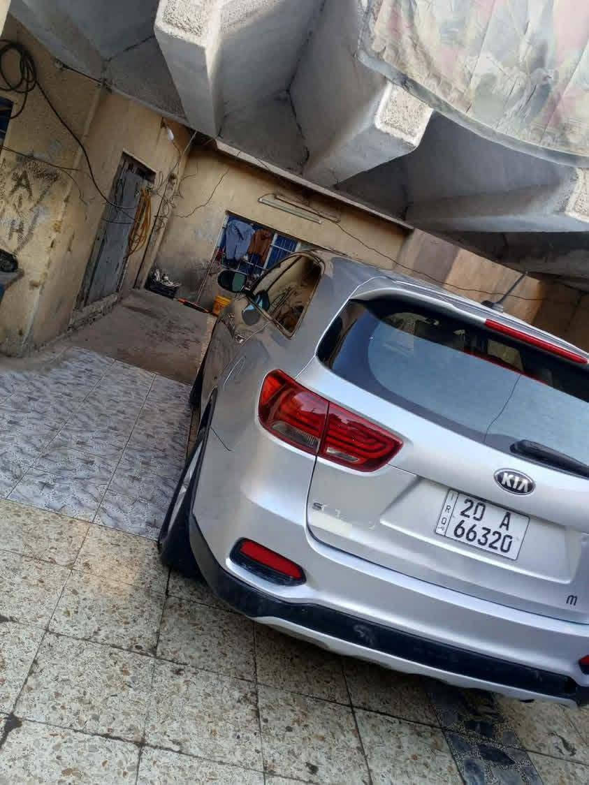 السلام عليكم سورينتو البيع
موديل 19 مكينه 6
وارد امريكي ضرار بصيط 
7ركب تبريد3قطع
نص فوال 
السعر 180 وبيهه مجال
*********** مكان بغداد

