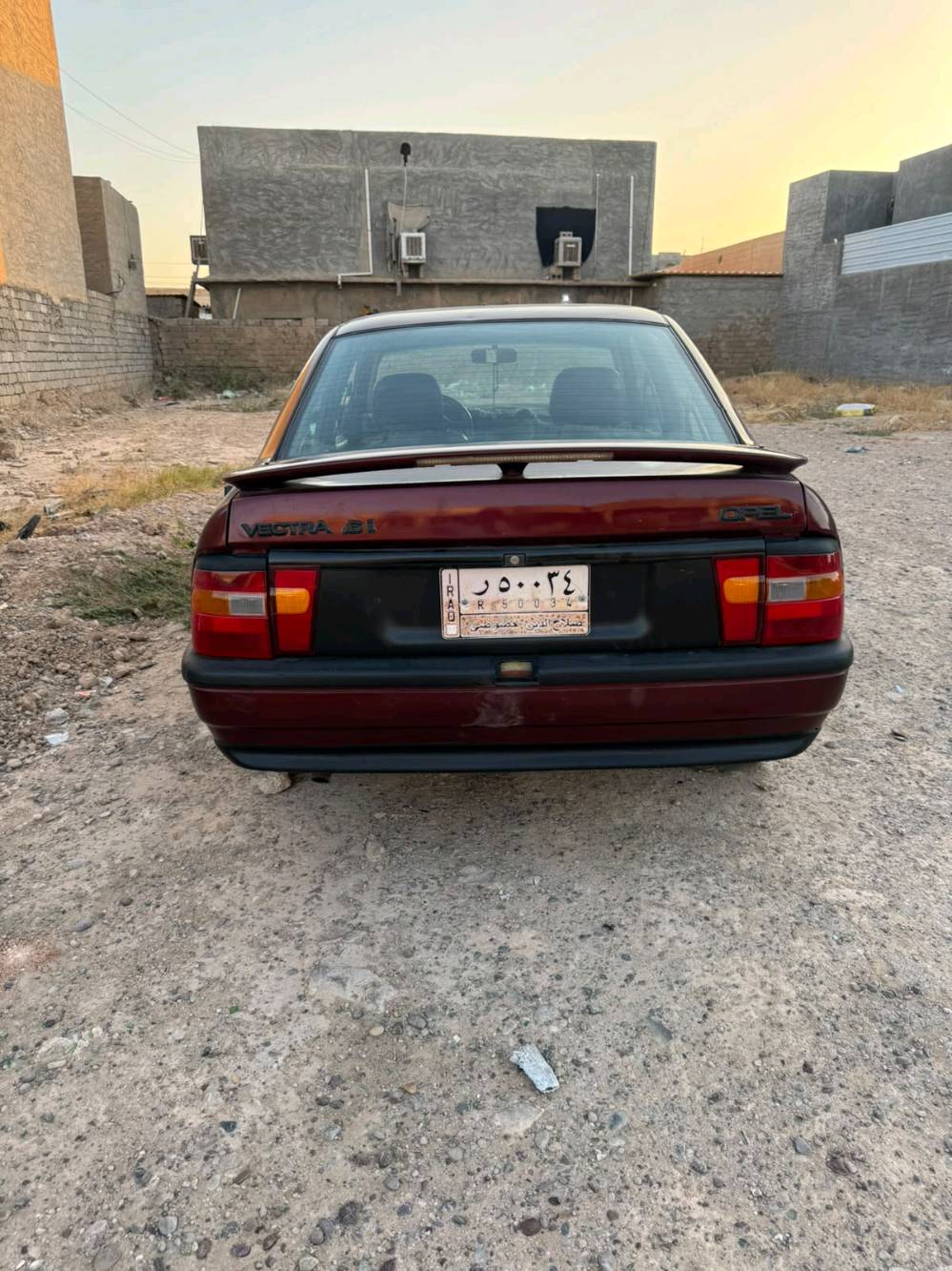 سلام عليكم اخوان سياره للبيع اوبل فيكترا موديل 1991 شرط تحويل مكينه وكير شرط جديد حجم 16 مكفولة كفاله عامه مصبوغة جماليه بدون اي ضربه ساستم سماعات فوال منضومه الياتات زنون جديد اصلي كهربيات كله شقاله سياره أحله من الصور تجي وتشوفه سعر 35بيه مجال مكان صلاح الدين تكريت رقم الهاتف ***********
