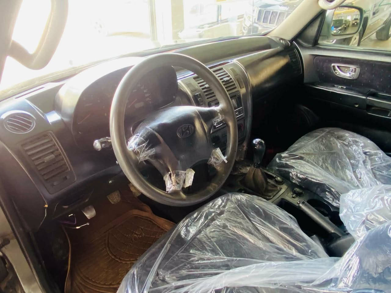 ***********
هؤنداي تريكان 2002 گير عادى v6 بەشەرتی  گێر ومەکینە و تەبریدو  ھەموگیانی  بەشەرت 
سنەوی  بەسەرچوە حیزام سبوخە لێدانی  نیە سەیارەکە زۆر جوانە مالێ دۆستە شوێن کۆیە
