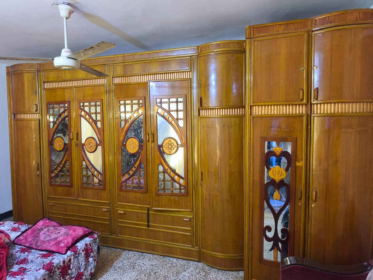 السلام عليكم غرفه نوم مستخدمه نظيفه للاستفسار اتصال ***********
