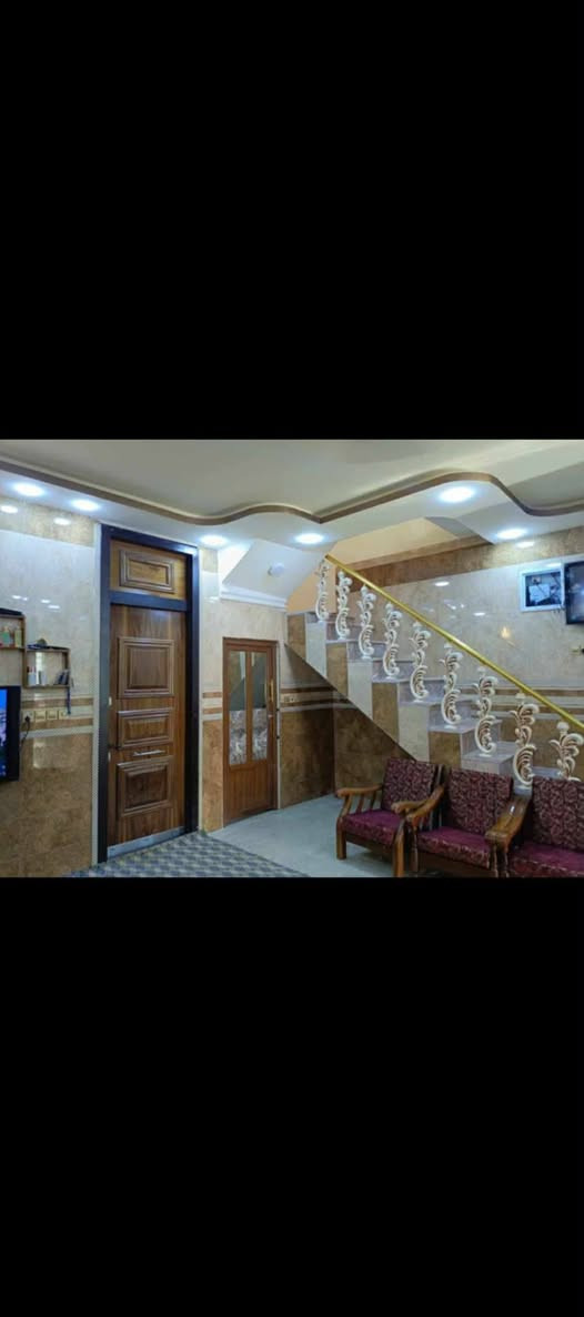تفاصيل داخل المشور اي استفسار واتساب موجود

نص مكتوب في الصور:
- مكتب سيد عباس الميالي للعقار بيع . شراء . رهن . ايجار . مقاولات عامة اشراف . بناء . ترميم *********** / *********** النجف الاشرف / بداية سايدين مركز الهندسة وفاء
- دار للبيع مساحه 120متر طابقين حي الوفاء النجف منطقه 41الف شارع 15 غرفه 2 مطبخ صحيات عدد ثلاثه استقبال مفتوح علا الصاله سقف جمس السعر بيع 170بي مجال اتصال بالمكتب اوخاص واتساب موجود مكتب سيد عباس الميالي للعقار بيع . شراء . رهن . ايجار . مقاولات عامة اشراف . بناء . ترميم *********** / *********** النجف الاشرف / بداية سايدين مركز الهندسة وفاء