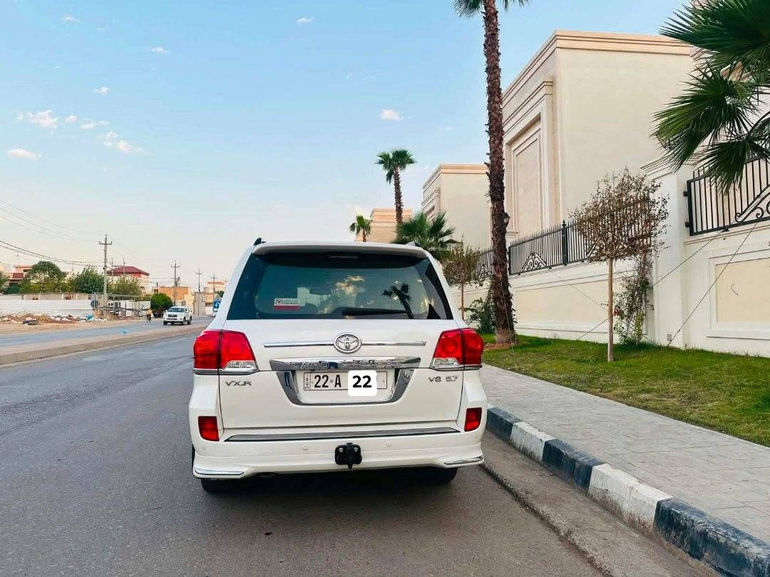 لاندكروزر VXR • ٢٠١٤ • ٢٤٠ الف