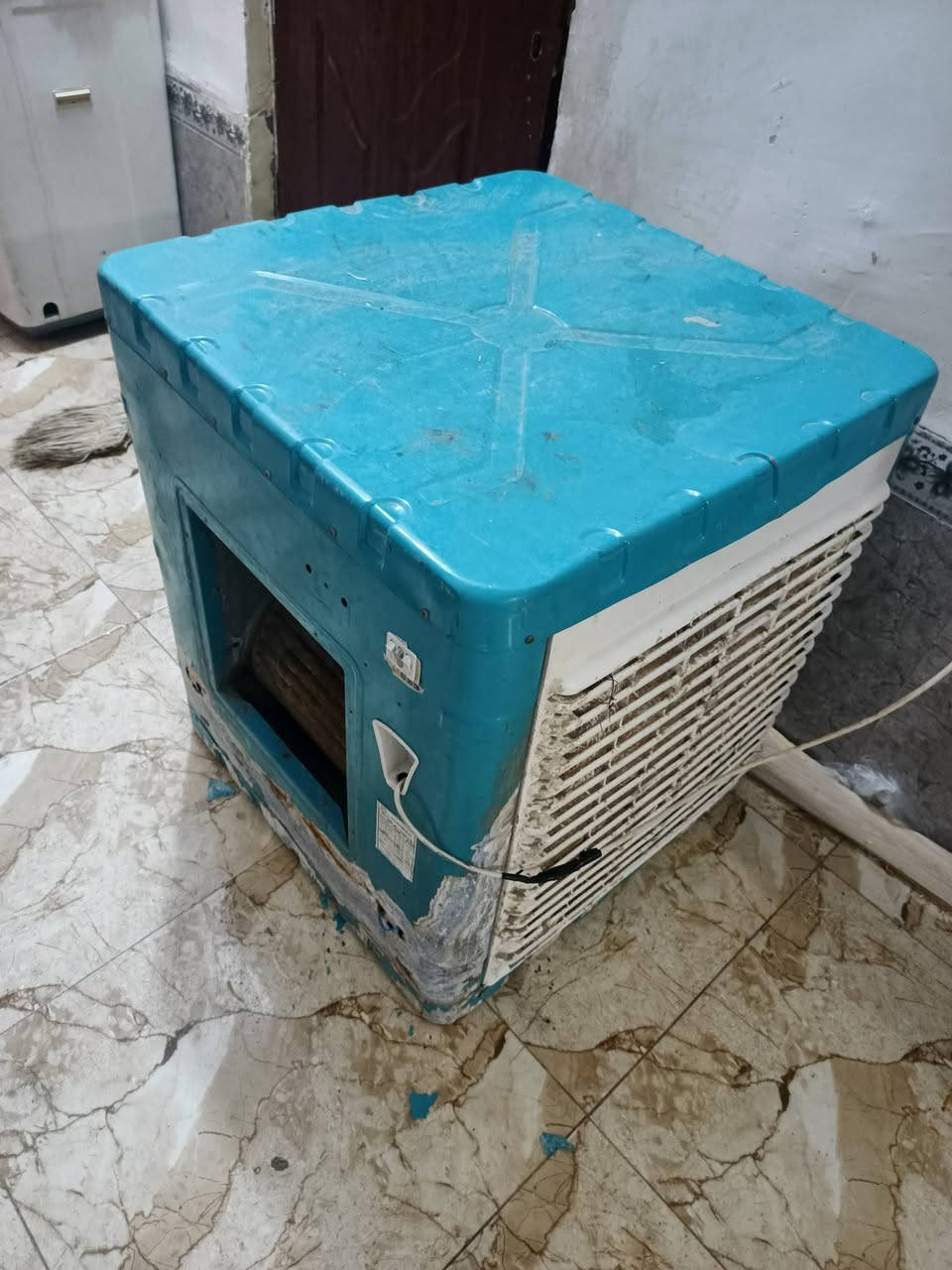 براد اخو الجديد حار بارد السعر 60 
امبرده حديد 35 
المبرده بلاستك 30 
ماطور 30 
مراوح ثنين الوحده 15 
مكان سومر ***********
