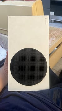 اكس بوكس سيريس اس • نضيف ١٠٠٪ • شاشة ١٦٥ هرتز