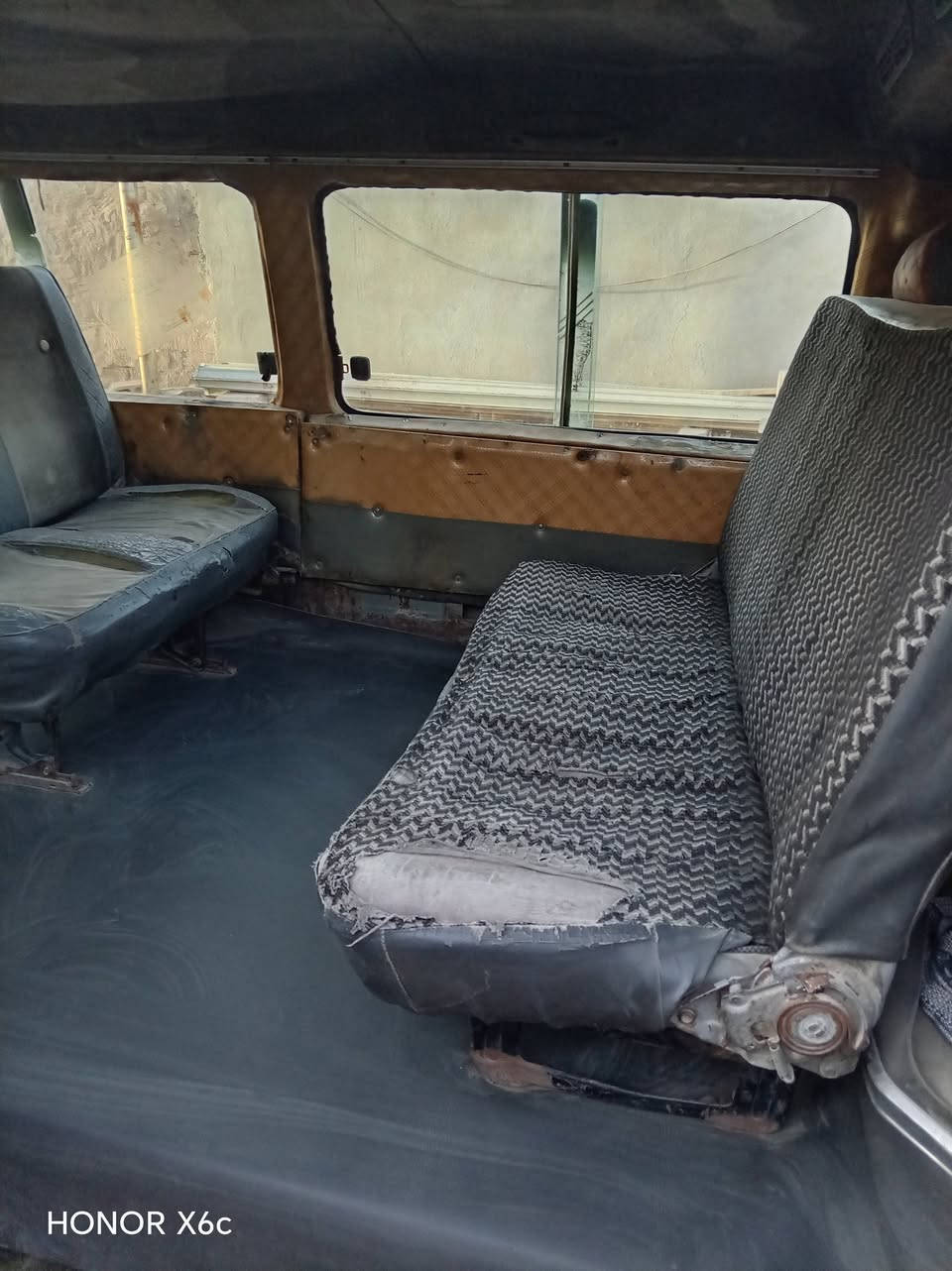 سلام عليكم ورحمة الله وبركاته سيارة كيا بسته البيع موديل 95 سيارة جاهزة حلوه عل بلاد رقم بغداد ألماني سنويه مانافذه شرط تحويل مباشر كير ومحرك جديد سعر 35 وبيه مجال حك الجيه مكان سيارة فلوجه رقم الهاتف *********** =***********

نص مكتوب في الصور:
- HONOR X6c