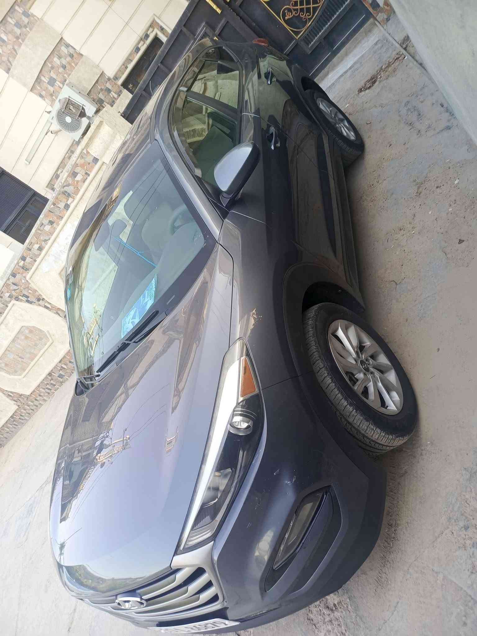 السلام عليكم
توسان امريكي 2018 جديدة .. محرك جي دي اي 2000 
السيارة بلادية فقط حادثهه طخة بسيطة بالجاملغ الخلفي
مكفولة محرك كير تبريد صدر كهربائيات وكشرهه فقط جزء من الجاملغ الخلفي صبغ .. ماشية 80 الف مكاني بغداد الدورة بأسمي السعر قفله 163 ورقة نهايتهه

