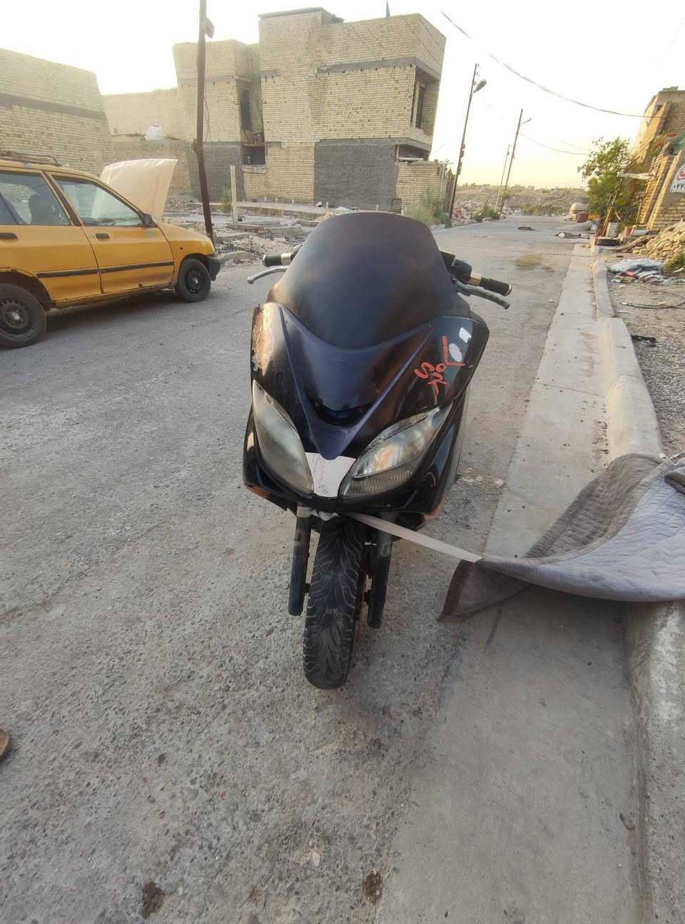 سلام عليكم فورزه للبيع دارجه تطفه وتشتغل ابيع كوم حديد هلموجود بصمه موجوده هواي بيها غراض جدد شراي اتصل سعر 400وبيها مجال للشراي فقط رجاء عنوان بغداد شعب ***********
