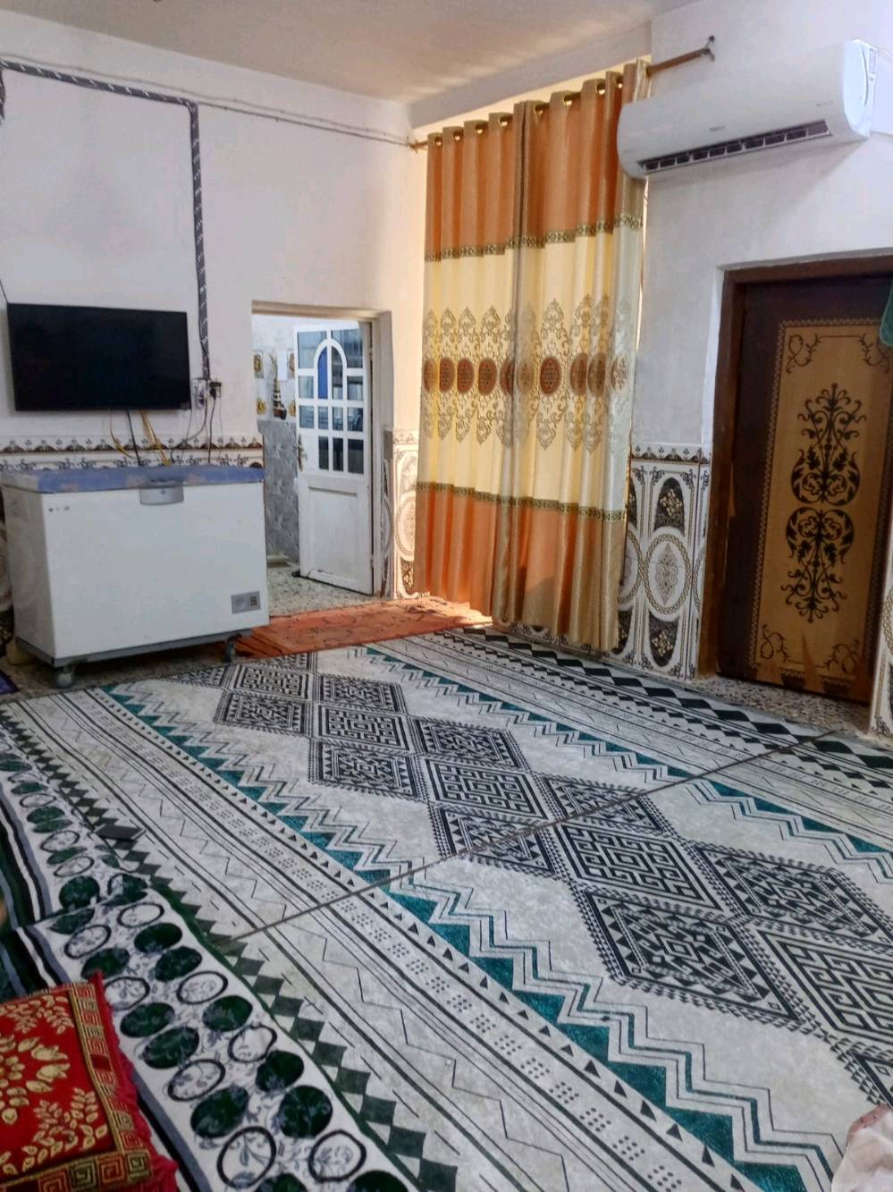 بيت للبيع .النجف .حي الوفاء مساحته ١٠٠م دولان و طابقين بي تلاث غرف وصاله ومطبخ وصحيات قريب على مركز شرطة الوفاء والمركز الصحي للاستفسار اكثر اتصل على رقم ***********