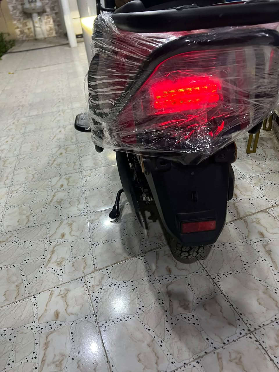 السلام عليكم دراجه شحن للبيع مامستخدمه بالباكيت السعر مليون وبيهه مجال  للعلم سعرهه بالمعرض 1100. للاستفسار *********** المكان كربلاء الحسينيه
