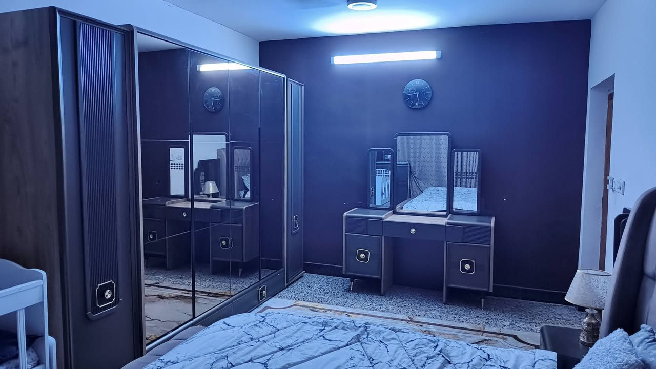 السلام عليكم غرفة نوم تركي للبيع ٥ قطع جديدة 
للتفاصيل واتساب ***********

