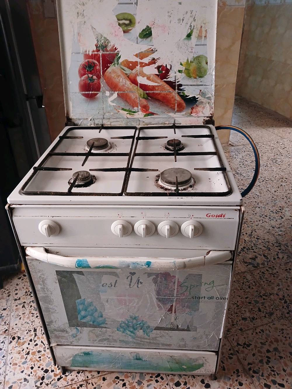 طباخ شغال • فرن شغال • ميز و٦ كراسي