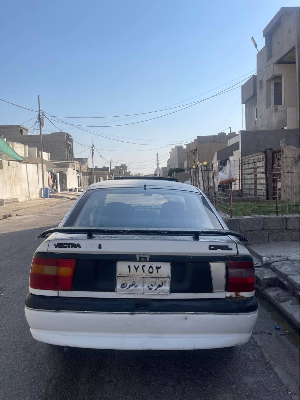 ئۆپڵ ڤیکترا ١٨ و کابرێتە ١٩٩١
سبوغ نازانم بەس پێش و پشی کەپسە
ناو دەرکەی سایەقی جێ جێی  لێدانی هەیە 
گێڕ و مەکینەی بە شەرتە 
تایەکانی زۆر باش نیە 
سپێری لەگەڵ نیە 
سەیارەکە ڕەقەم دهۆکە و تەحویل و وەکالە بە شەرتە
٧١٥ دۆلار غەرامەی لەسەرە دەتدەمەوە پاش معامەلە
لۆ نرخیش داوای ٣٠ وەرەقە دەکەم
ژمارەی تەلەفون 
*********** 
واتساپ و ڤایبەر أربيل, العراق
