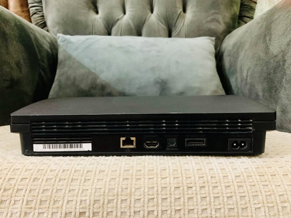 السلام عليكم 
بلاستيشن للبيع فقط او معارض مع PS4
PS3 سلم 
مهكر اونلاين يدعم نظام HEN 
شرط لا مفتوح ولاداخل صيانه نهائياً ومابي لا  ضرر ولا شخوط 
مع كامل ملحقات  كيبل HD 
وكيبل شحن  
و 4 يدات وحده اصلية اوربية 3 ثلاث تجاريات 
كلهم شرط 
الالعاب الي بي 
FIFA 26 
بيس 26 
رديد ردمبشن 1 
WWE 2014 
GTA 5 
كولف ديوتي 
زومبي 
جندي 9 
FIFA 19
كريتوس النسختين الاولى والثانية 
وبعد الالعاب اكثار 
السعر 130 
المكان موصل 
تواصل واتساب فقط 
***********
