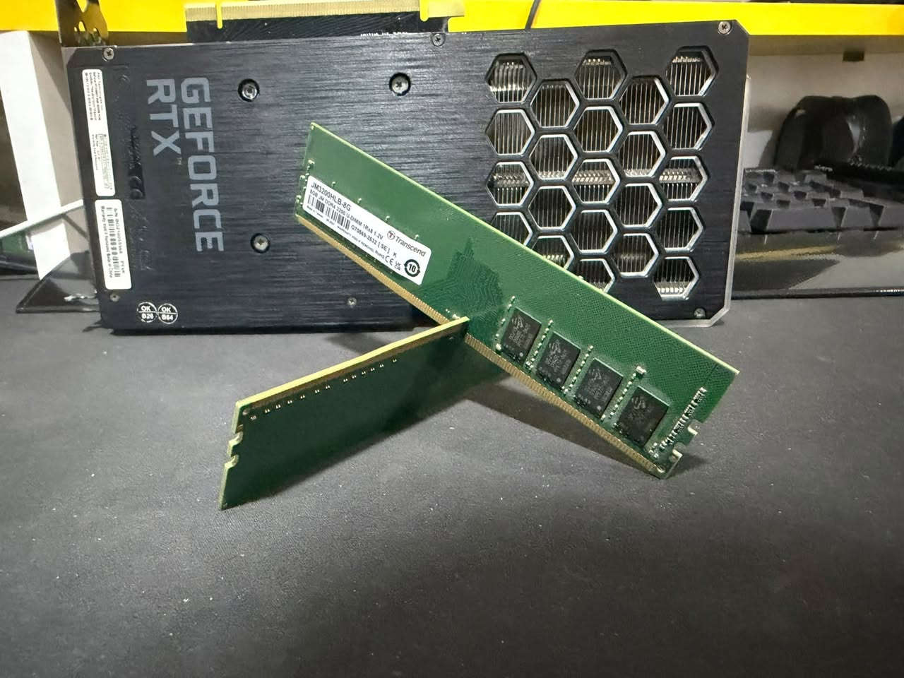سلام عليكم 

للبيع القطع التالية 

1- gpu : ICHILL GTX 1070 / 175,000

2- ram : 16GB 8*2 3200 من TRANSCEND / 95,000

3- psu : MSI A650GL GOLD / 85,000

الكرت شبه جديد و نظيف ما بي اي مشلكة عدى بس حرارته توصل 80 اذا تريد ابدلك معجون (الكرت ممفتوح ابدا)

الرامات جديدة اشتريتها قبل الازمة 

الور نظيف مستعمله تقريبا شهر و اريد ابيعه لان طورت ال PC و الكرت التجميعه الجديده تشفط يا دوب ال 1000 كافي 

الموقع بغداد 
الاتصال : *********** واتس فقطCARD
