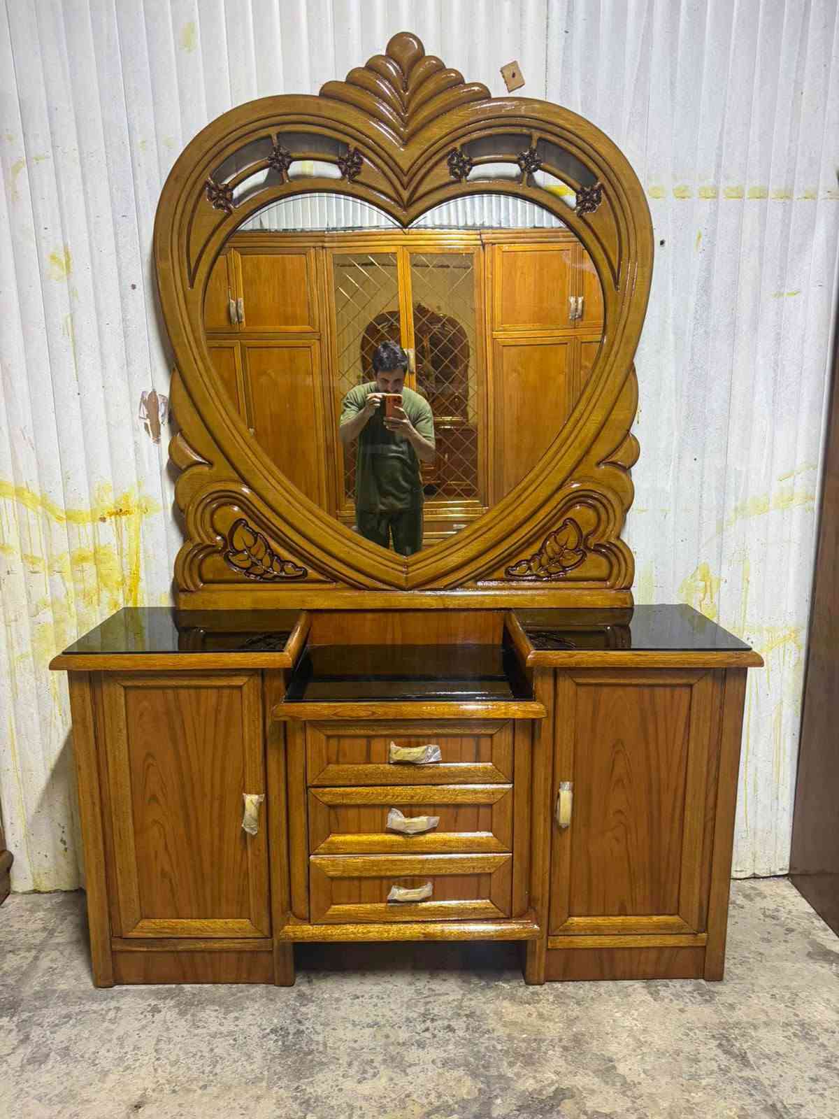 غرفه اخشاب  تسكام 5 ملم صاج خارج والداخل شغل درجه اولى شغل  الغرفه كلش ثكيله وخشب قوي واخت الجديدة ونظيفه كولش اي كسر و ضرر ما بيها  
نسبة نظافته 90  /  100
القاعد بلوك سقف بلوك الظهر جرجوبه 
 الغرفه ولا غلطه بيها و بالعافيه على لي ياخذها  
وتساب/  ***********
 العنوان بغداد  الجديدة لامين الثانية و اكو  توصيل هم موجود
