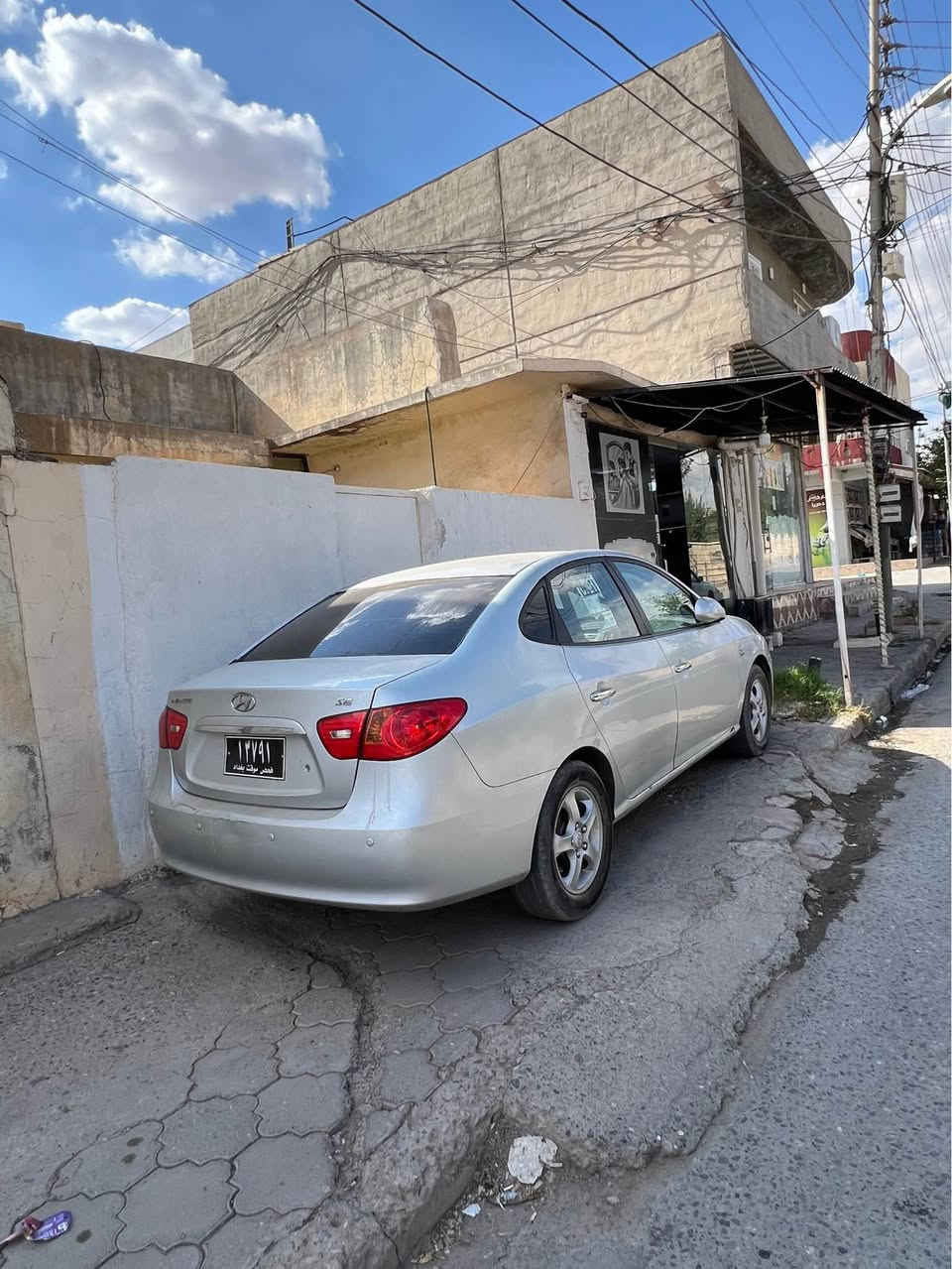 ئاڤانتی ٢٠٠٧ کۆدی هەیە
سعری 45 معامەلە 
سەقفی سبوغ نیە کەڤەری نەگوراوە 
گێرو مەکینە و تەبرید بەشەرت
تەقەو رەقەی نیە جرکەی تیا نیە 
بریکی بەستراوە ئەیبی ئیسی بەستراوە
سەیارەی مالان بوە کامل مەسروف کراوە 
شوین کۆیە موشتەری تەلەفەن بکە :*********** كويسينجاك, أربيل
