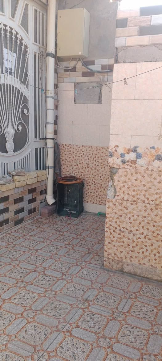 شارع العلوة مركز الشرطة الجديد ثاني فرع
غرفة وصالة واستقبال وصحيات ومطبخ نظيف ومرتب .. 125 متر 
ب 100 مليون 
للتواصل ***********
