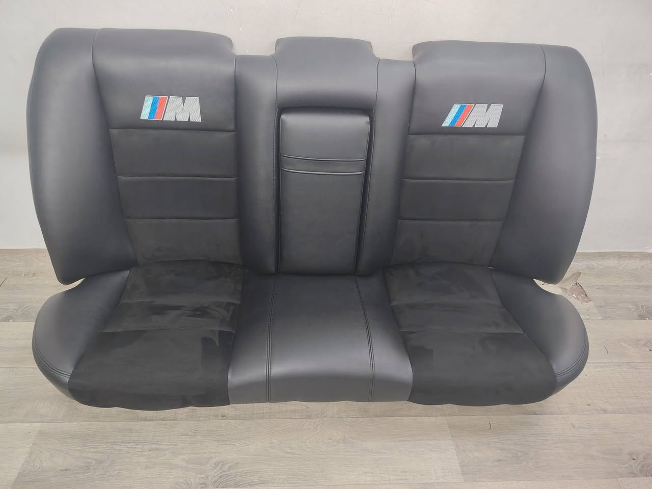 السلام عليكم للبيع كشناتBMW500 بدي قديم ميكانيكي جلد وكنتارا عمل درجة أولى السعر 400 الف مكاني بغداد الحرية ***********
