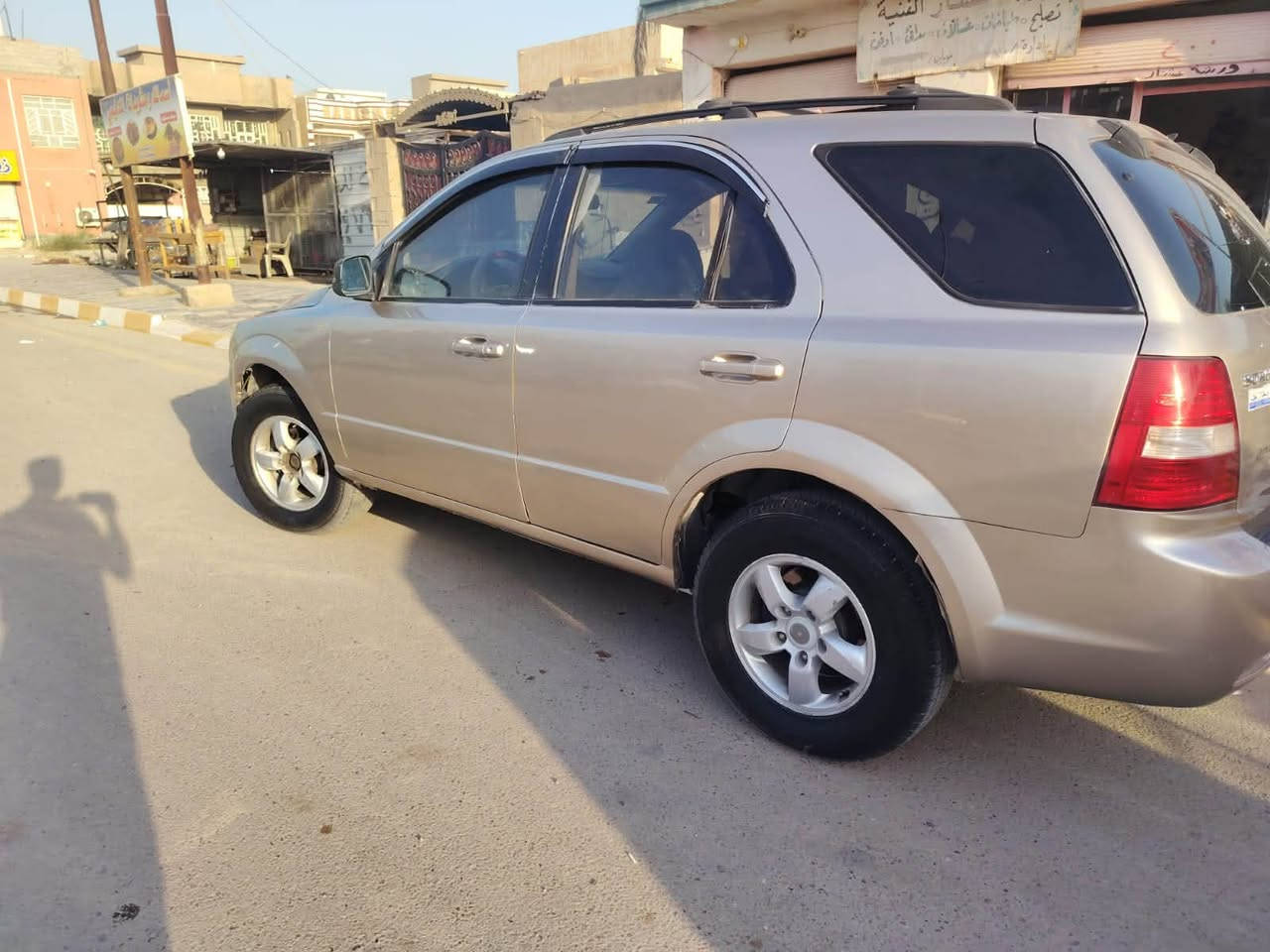 سلام عليكم سورنتو 2007 للبيع رقم انبار باسمي دولي الجديد كير مكفول مكينة قبل سبوعين بدلتها حاويه بلاد تخم تاير باتري جديد صبغ صفحه سائق بس اثر جراد سياره خير من الله ما ناقصها اي شي   سعر ٧٣ وبيها مجال 
***********
