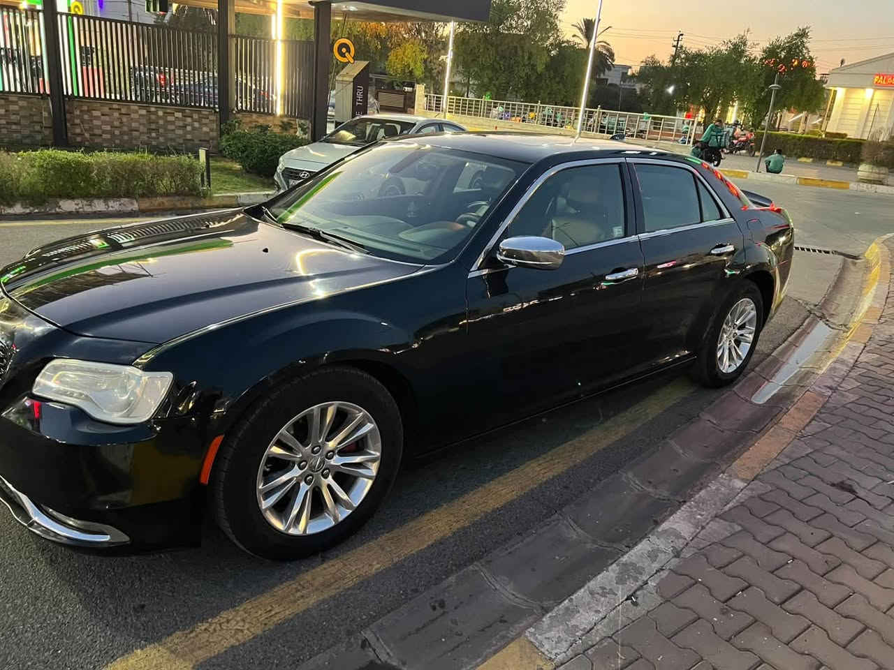 كرايسلر اوباما 2016
مواصفات 300C

سقف بنوراما 

كشنات تبريد تتفئه 

كشنان خزن 

استيرن هيتر 

ماشيه 123 الف 

داخل كلين تايتل 

فقط بابين تعديل بارد 

السعر// 215 

عنوان كركوك شارع المعارض

‭***********‬
