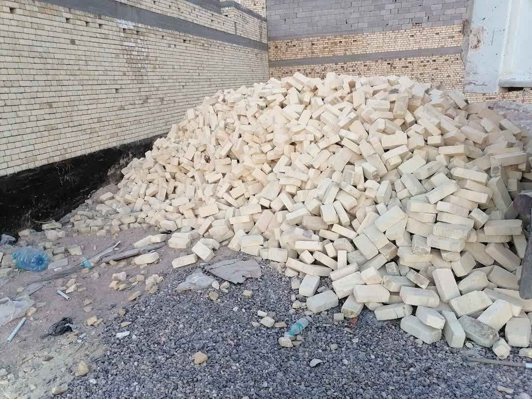 يوجد لدينا طابوك درجه اولى يوجد نوعين بيرنه معامل الطيب وانجكتر معامل العماره وشرط نسف خادمكم الحاج ابو عباس هاذه رقمي *********** وشغنه بيه تفاق مصداقيه كلام

نص مكتوب في الصور:
- بيرنه طيب