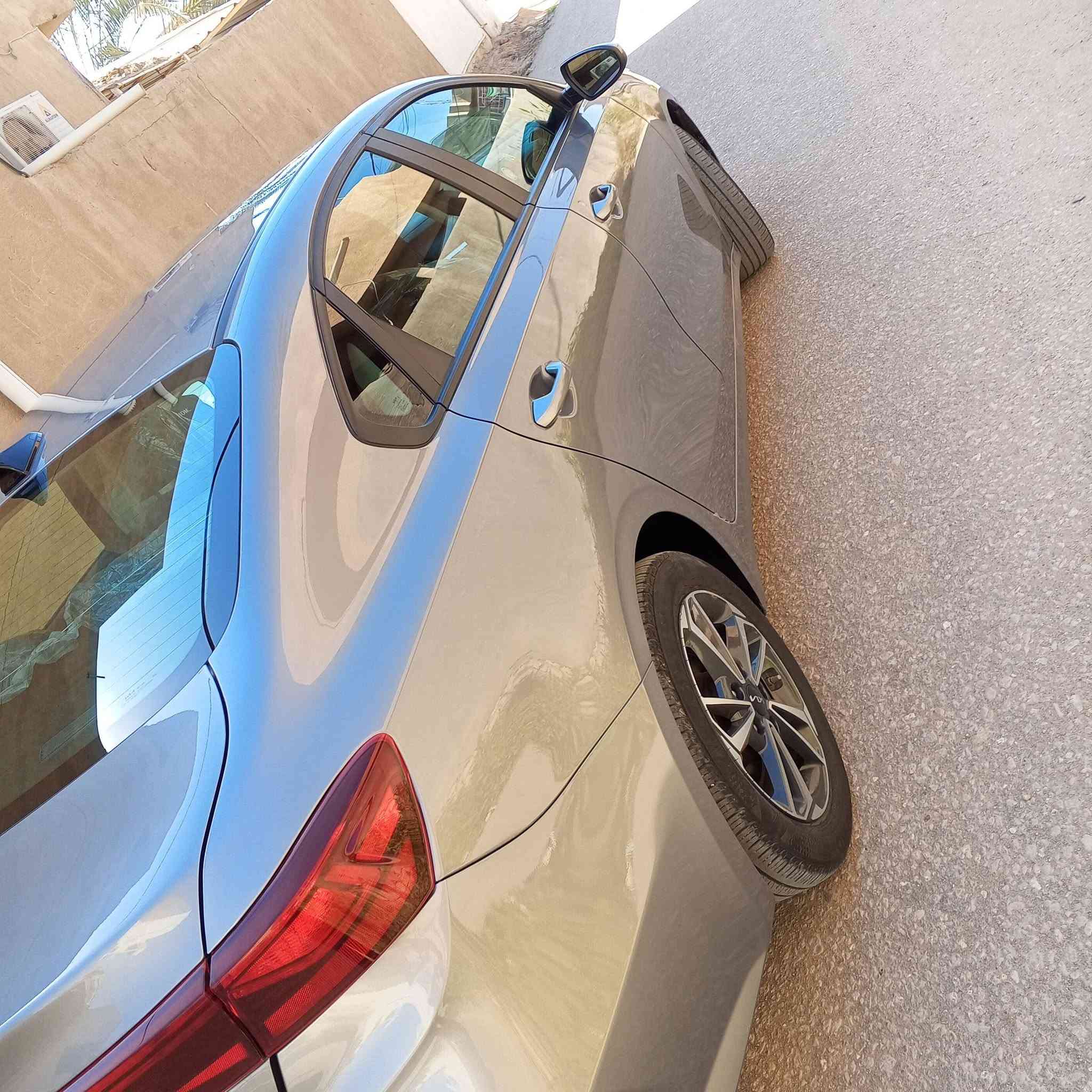 السلام عليكم كيا فورتي ٢٠٢٤ 
ماشيه  37 الف مواصفات اعتياديه 
رقم بابل 
السعر165 وبيها مجال مكان السياره بابل 
للاستفسار 
*********** يوجد واتساب
