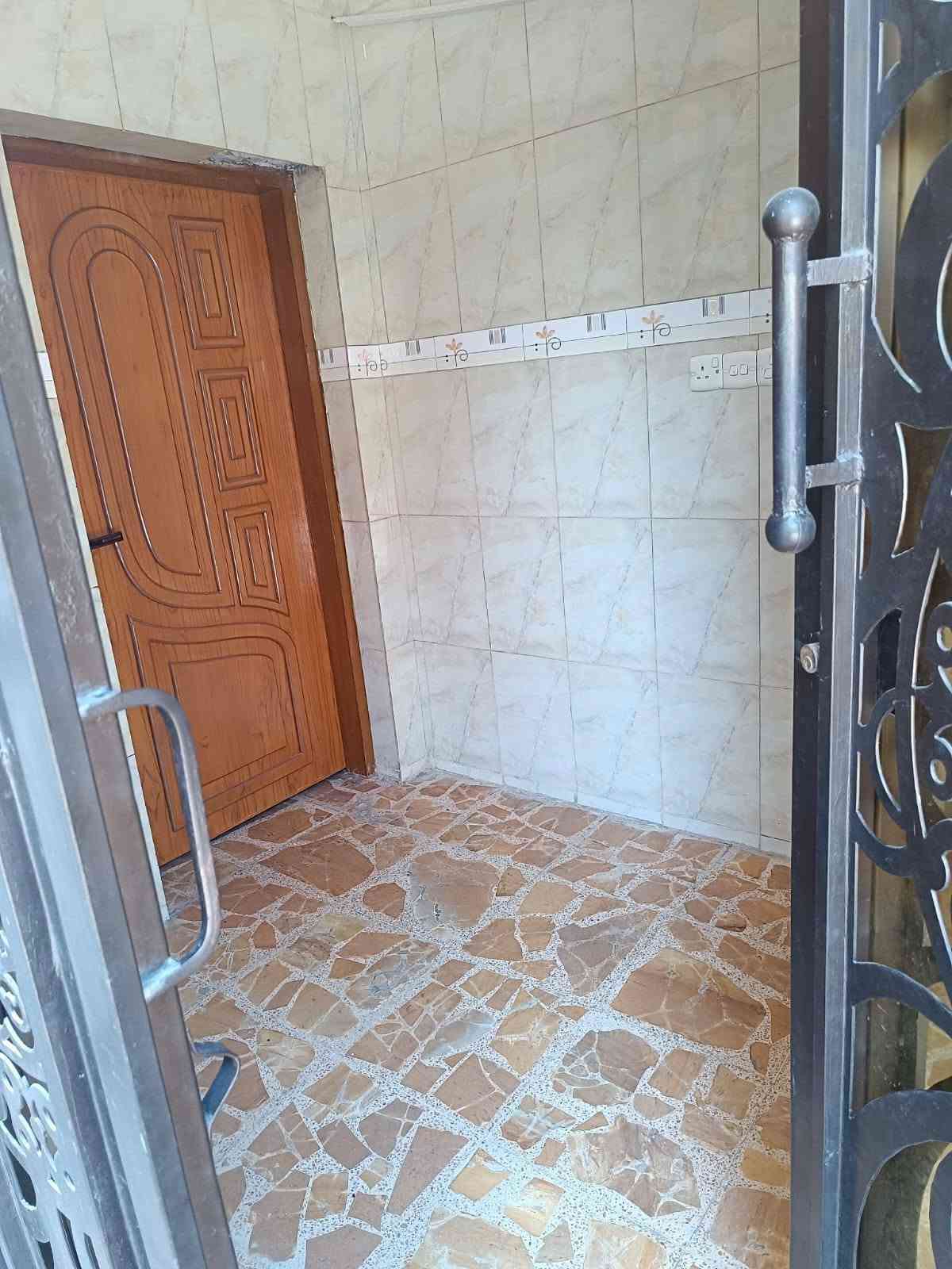 دار للبيع في حي الفرات مساحه ٣٠٠ بيت نضيف تفاصيل عل رقم ***********
مكتب سيدفارس العزام
