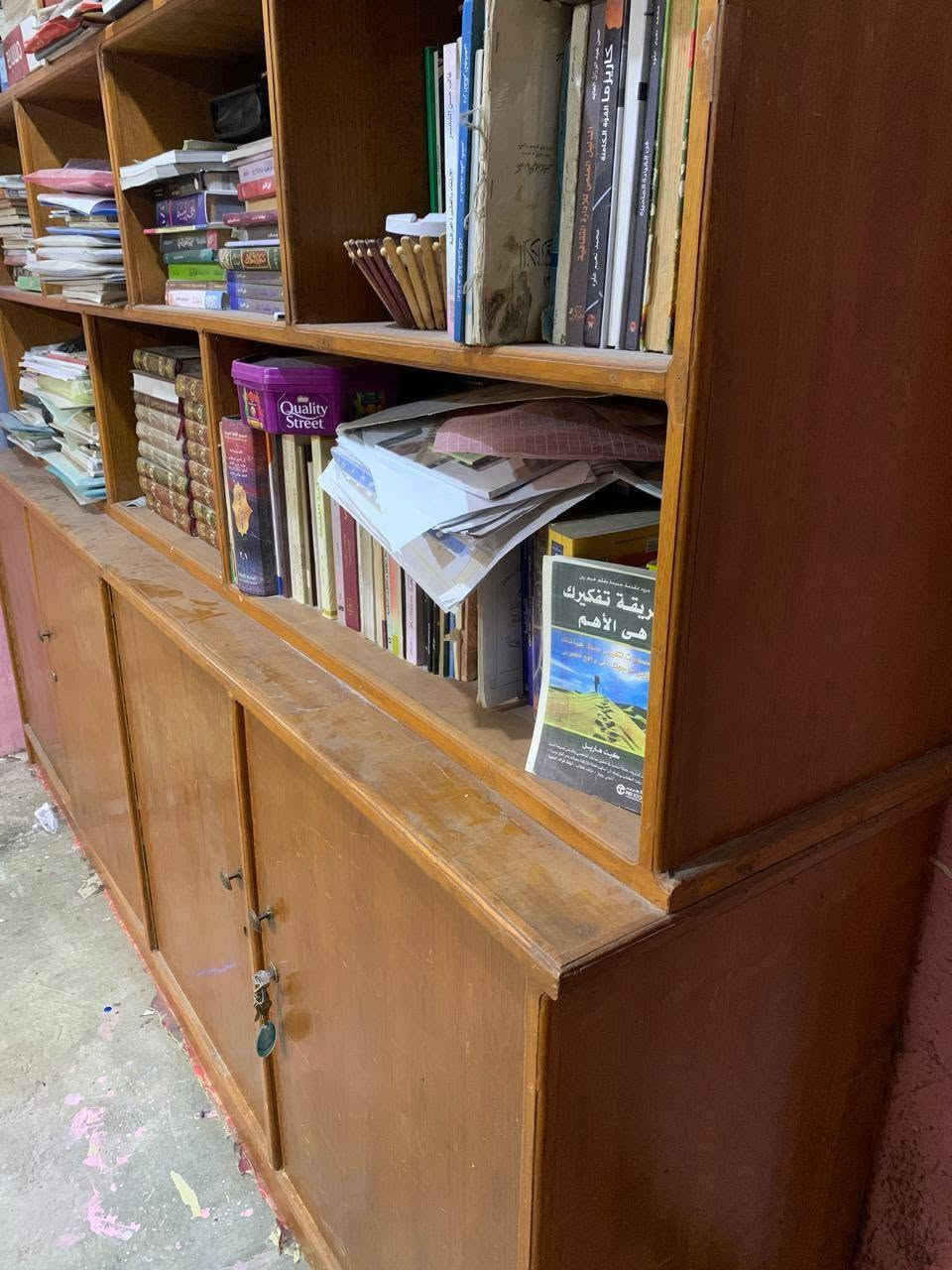 مكتبة خشبية للبيع
مكتبة خشب صاج عراقي تزكام قطعتين (فقط المكتبة بدون الكتب) 
القطعة الاولى رفوف مكتبة :
الطول ٢٥٠سم 
الارتفاع ١٥٠سم
العمق ٤٠سم

القطعة الثانية الأبواب :
الطول  ٢٥٠سم
الارتفاع ١٠٠سم
العمق ٥٠سم
مكاني البصرة الجنينة متوفر اتصال او واتساب
***********
