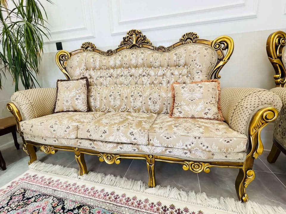 طاقم قنفة مصري الأصلي كلاسيك درجة اولا ١٠ مقاعد كلش نظيفة للبيع مكان كلار رقم موبايل ***********
