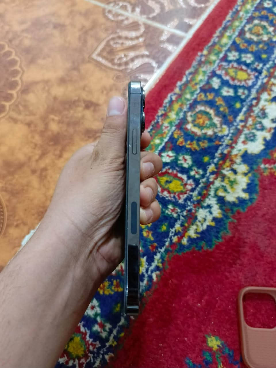 سلام عليكم آيفون 13برو ماكس أمريكي مبدل شاشه اصليه بطاريته84الاصليه مامرفوعه جهاز حلو ونضيف السعر675وبي مجال للتواصل ***********العنوان ميسان حي الكرامه

نص مكتوب في الصور:
- ٧:٠٦ 1 حالة البطارية والشحن كما هو الحال مع البطاريات القابلة لإعادة الشحن، بطارية الهاتف قابلة للاستهلاك وتصبح أقل فاعلية مع الوقت، معرفة المزيد... الحد الأقصى للقدرة ٨٤٪ هذا قياس لقدرة البطارية مقارنة بقدرتها عندما كانت جديدة. قد تتسبب القدرة المنخفضة بتقليل ساعات الاستخدام بين عملية الشحن والأخرى. أقصى قدرة للأداء ستساعد الأنظمة المضمنة في النظام والمكونات في تخفيف آثار الأداء التي قد تلاحظها أثناء التقدم الكيميائي في عمر بطارية iPhone. شحن البطارية المحسن للحد من استنزاف عمر البطارية، يتعلم الـ iPhone من عادات الشحن اليومية، بحيث ينتظر ولا يتجاوز ٨٠٪ حتى يحين موعد حاجتك إلى استخدامه.