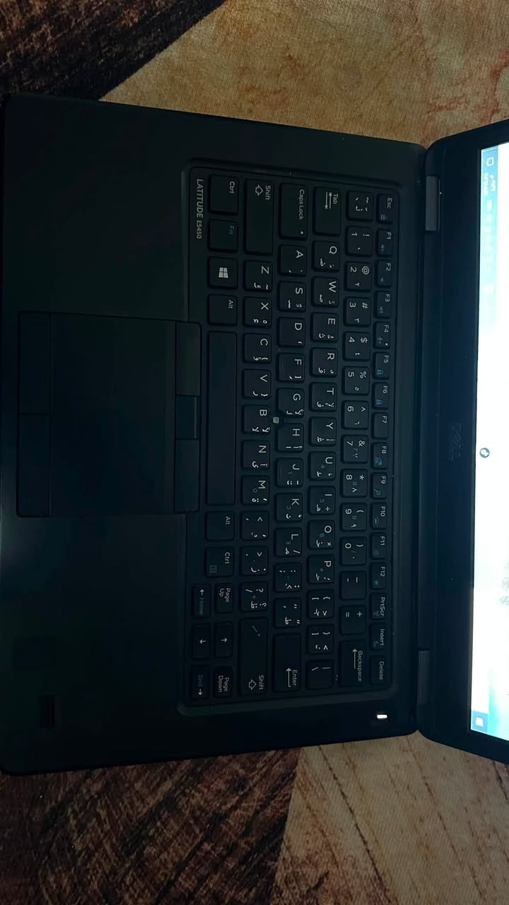 لابتوب DELL
المعالج - i5
مساحة التخزين - ٤٦٦GB
RAM - 8GB
نظام التشغيل - ٦٤بت

Windows 10
السعر ٢٠٠ وبيها مجال
***********. التواصل واتساب
