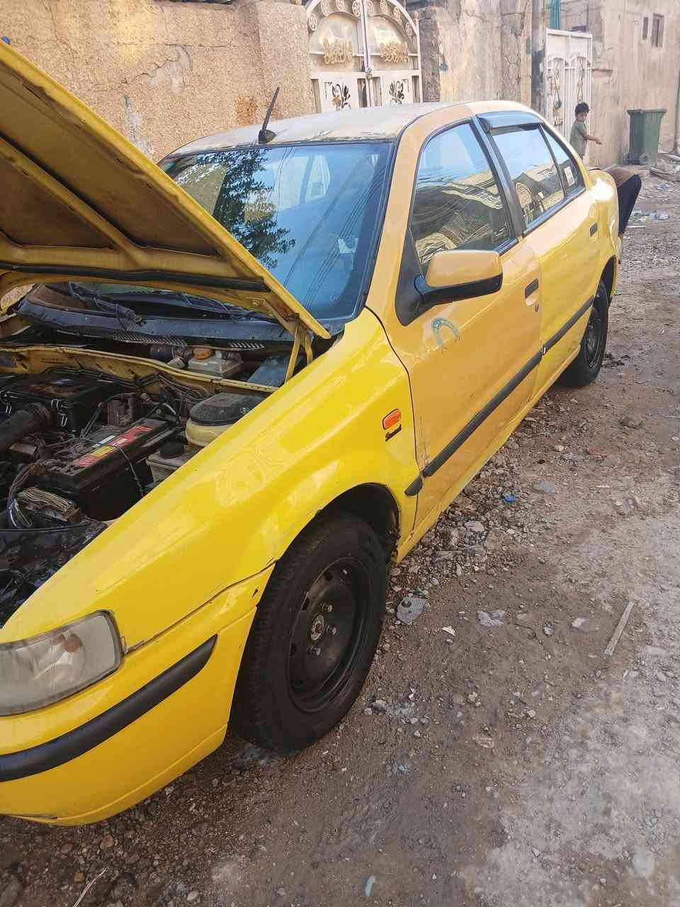 للبيع سمند موديل ٢٠٠٩ بسمي رقم نكليزي مكينه وكير جدد بهة بس باب السايق مبدل فقط ونطيك الباب القديم شرط التحويل سعر ٢٦ بيهة مجال *********** حي النصر بغداد
